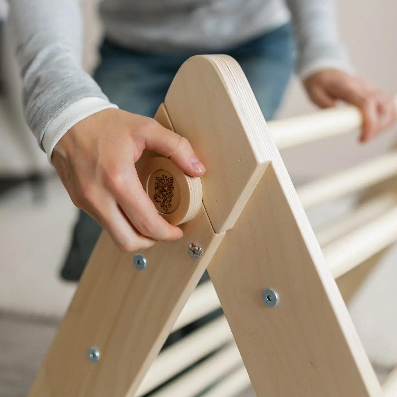 Dřevěný Montessori Piklerův trojúhelník – přírodní provedení 7/9