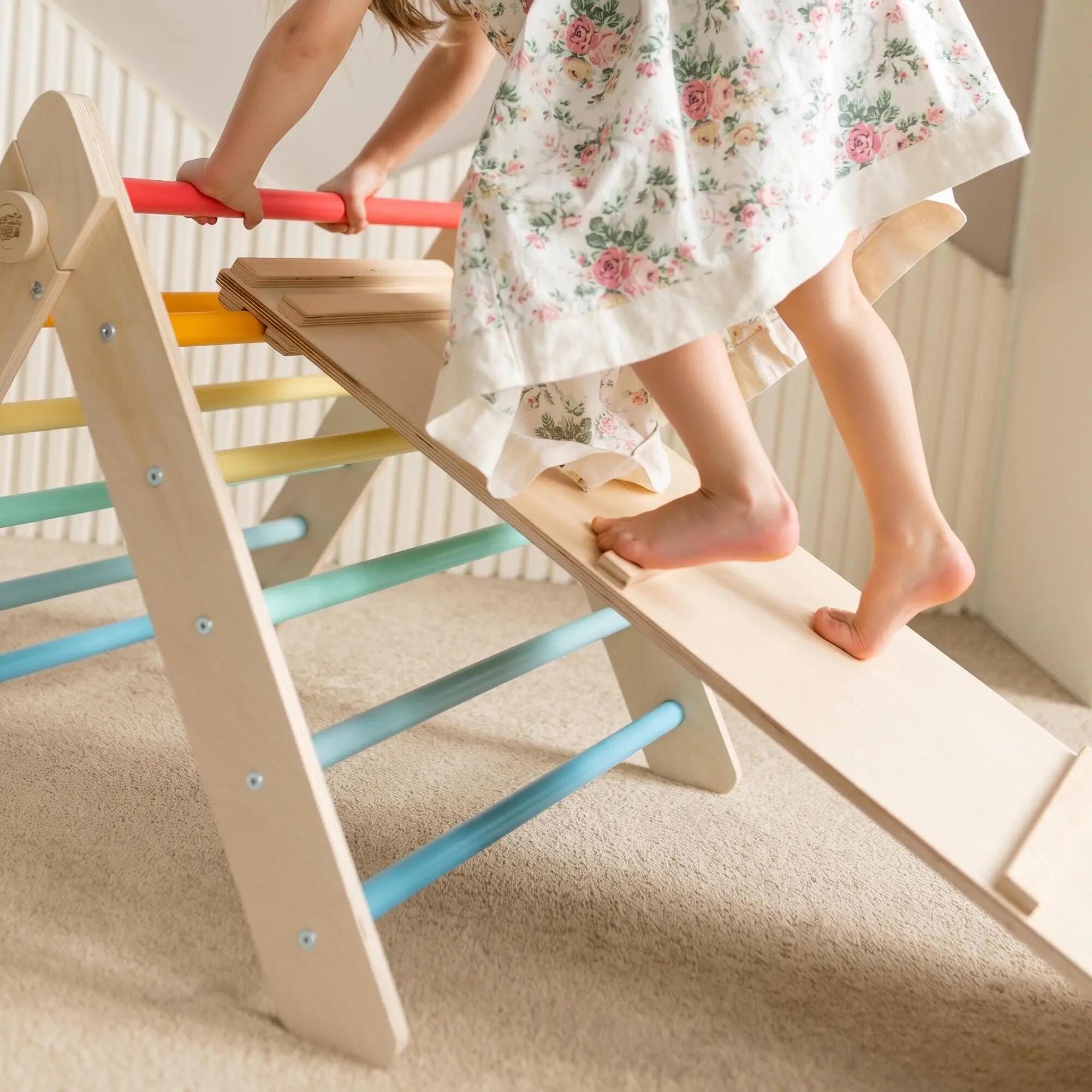 Montessori set: pestrý Piklerův trojúhelník a oboustranná deska 4/9