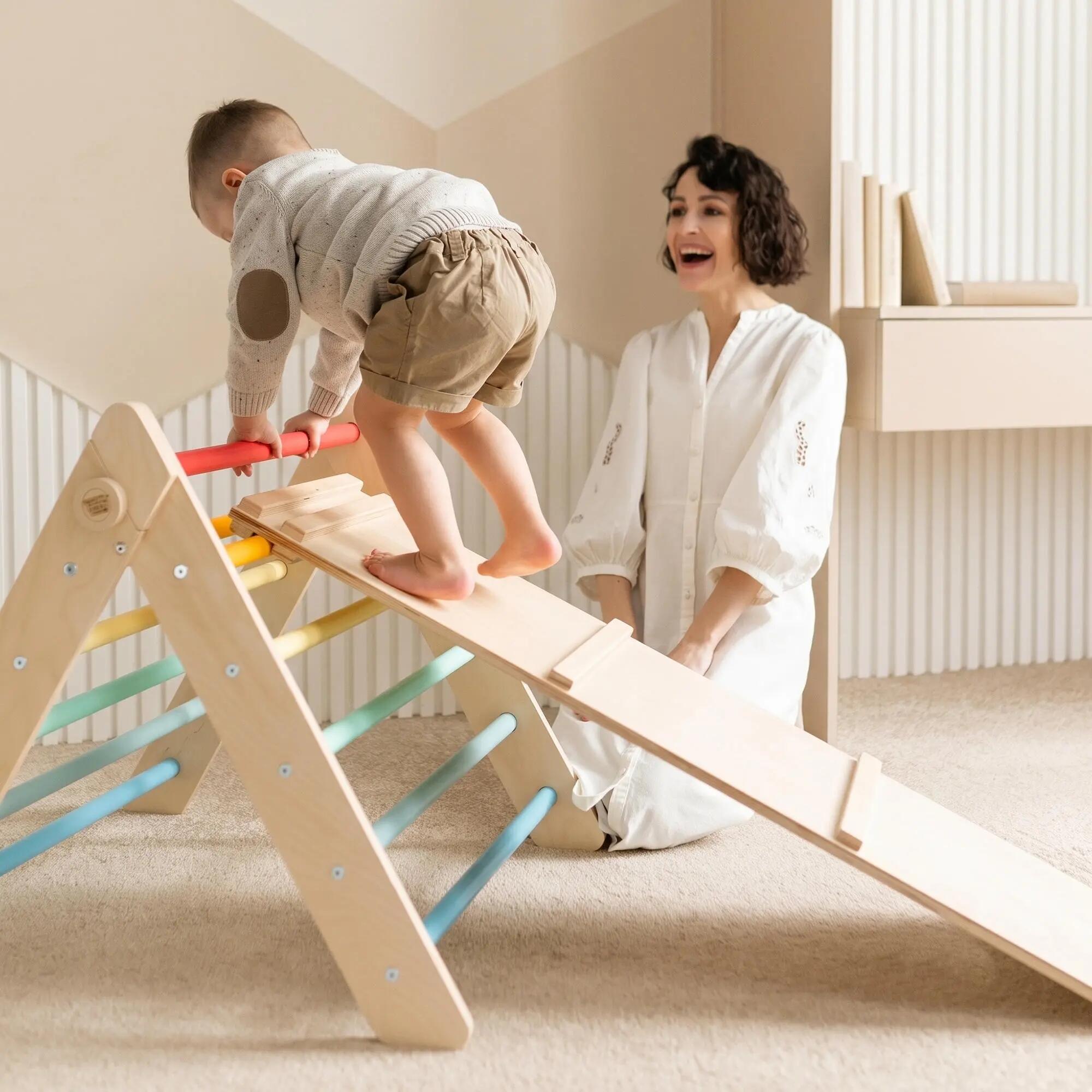 Montessori set: pestrý Piklerův trojúhelník a oboustranná deska 3/9