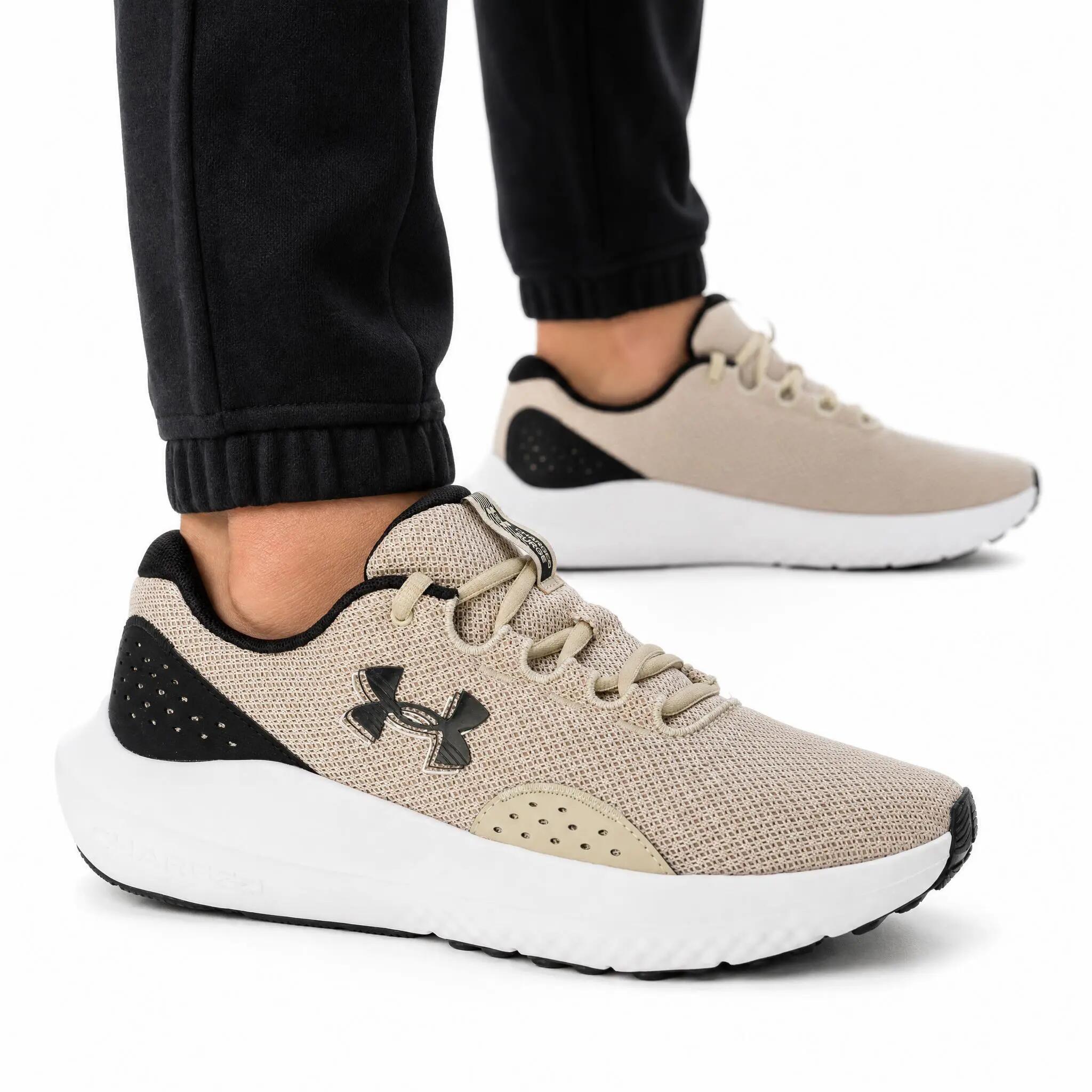 UNDER ARMOUR picture