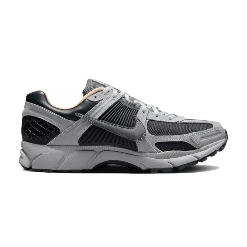 Scarpe Uomo Nike Zoom Vomero 5 3/7