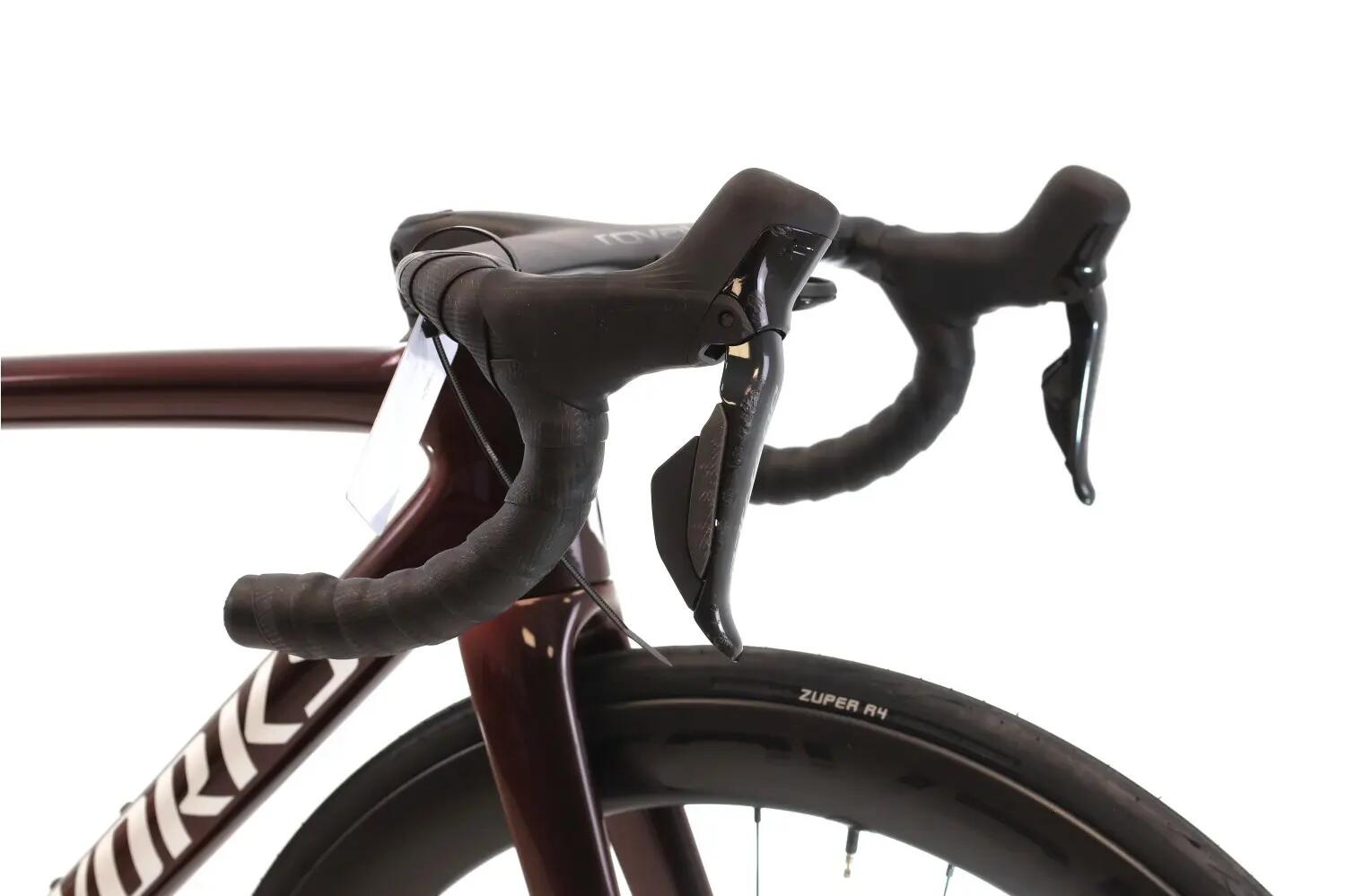 Segunda Vida · Bici estrada ·  S-Works Tarmac SL8 Di2 12V · Muito bom estado 6/8