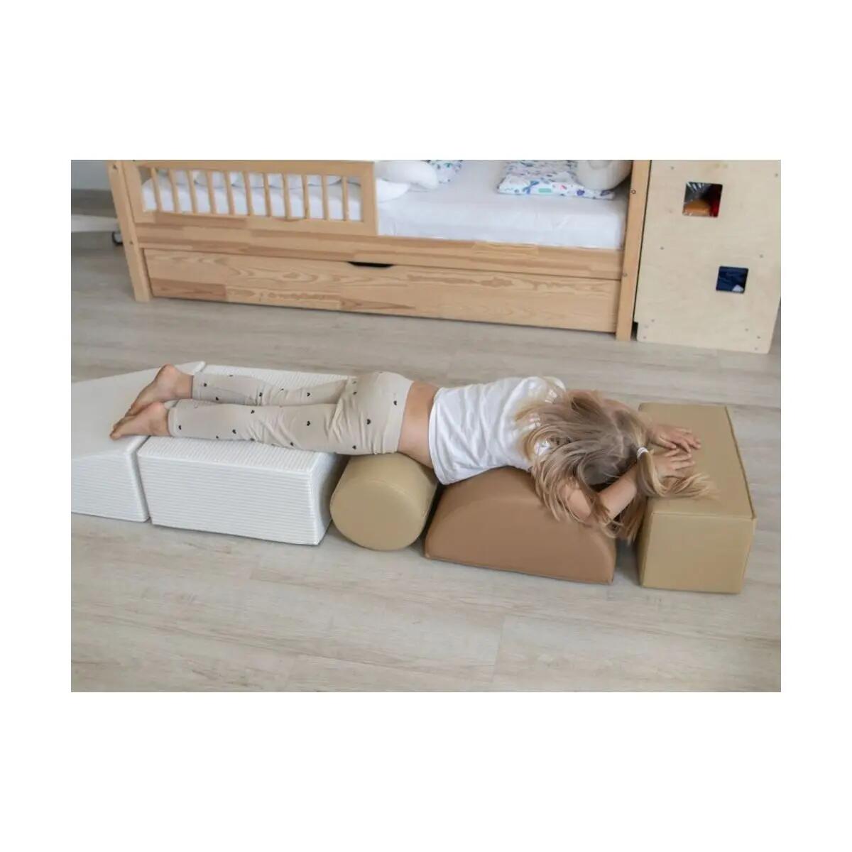 Beige schuimblokken speeltuin 2/3