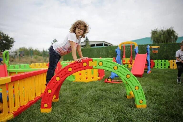 Roundy Kunststoff-Kinderwippe bunt 3/3