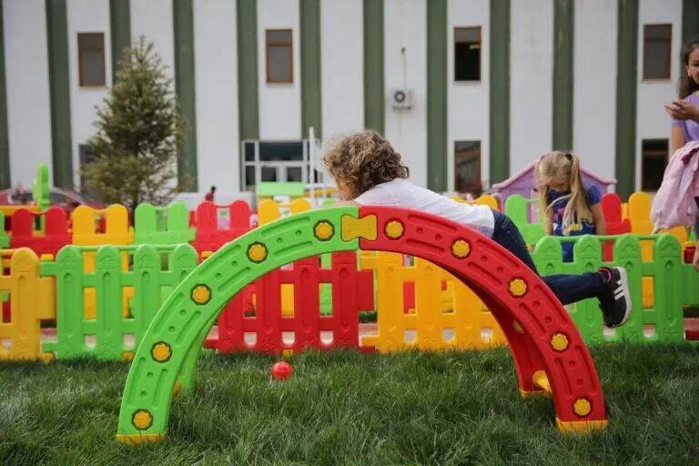 Roundy Kunststoff-Kinderwippe bunt 2/3