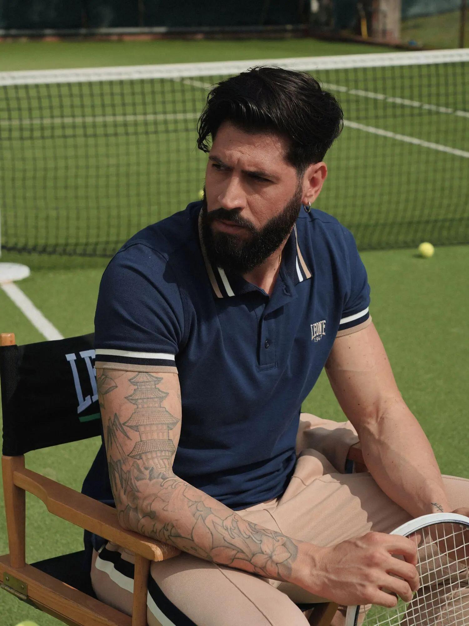 Camiseta masculina em tons de terra 6/7