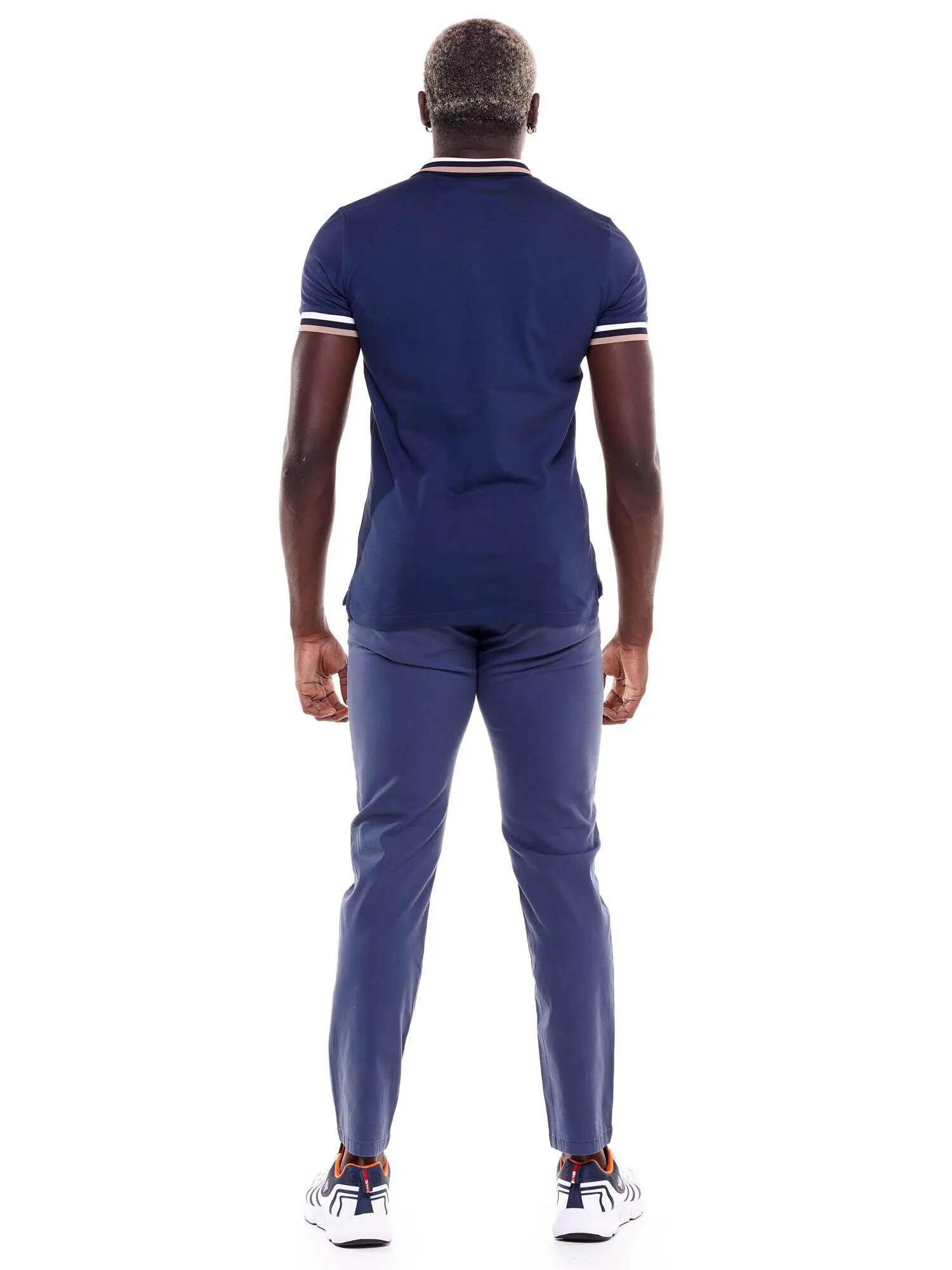 Camiseta masculina em tons de terra 4/7