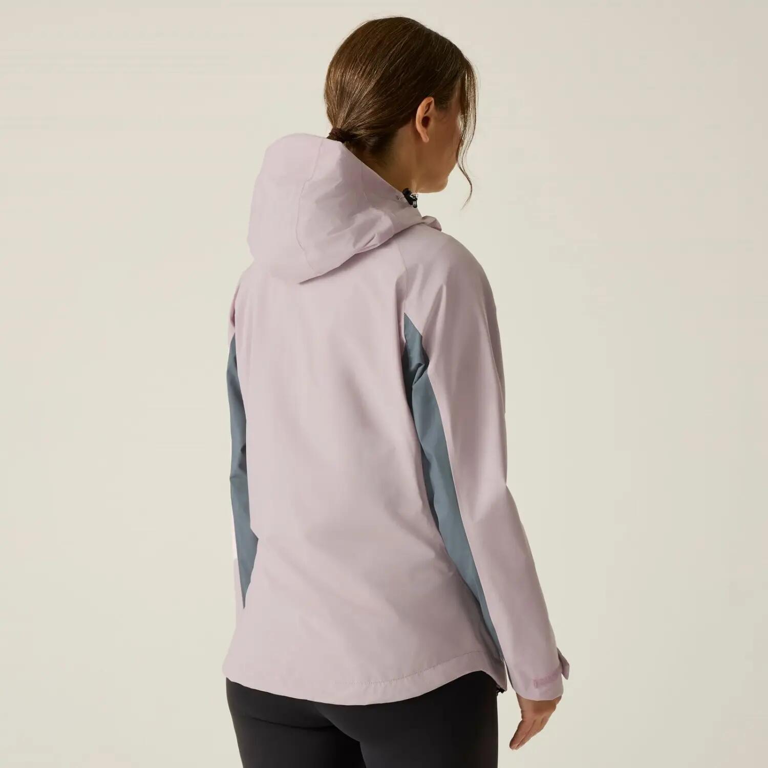 Chaqueta impermeable de senderismo con capucha y paneles Frina para mujer 3/7