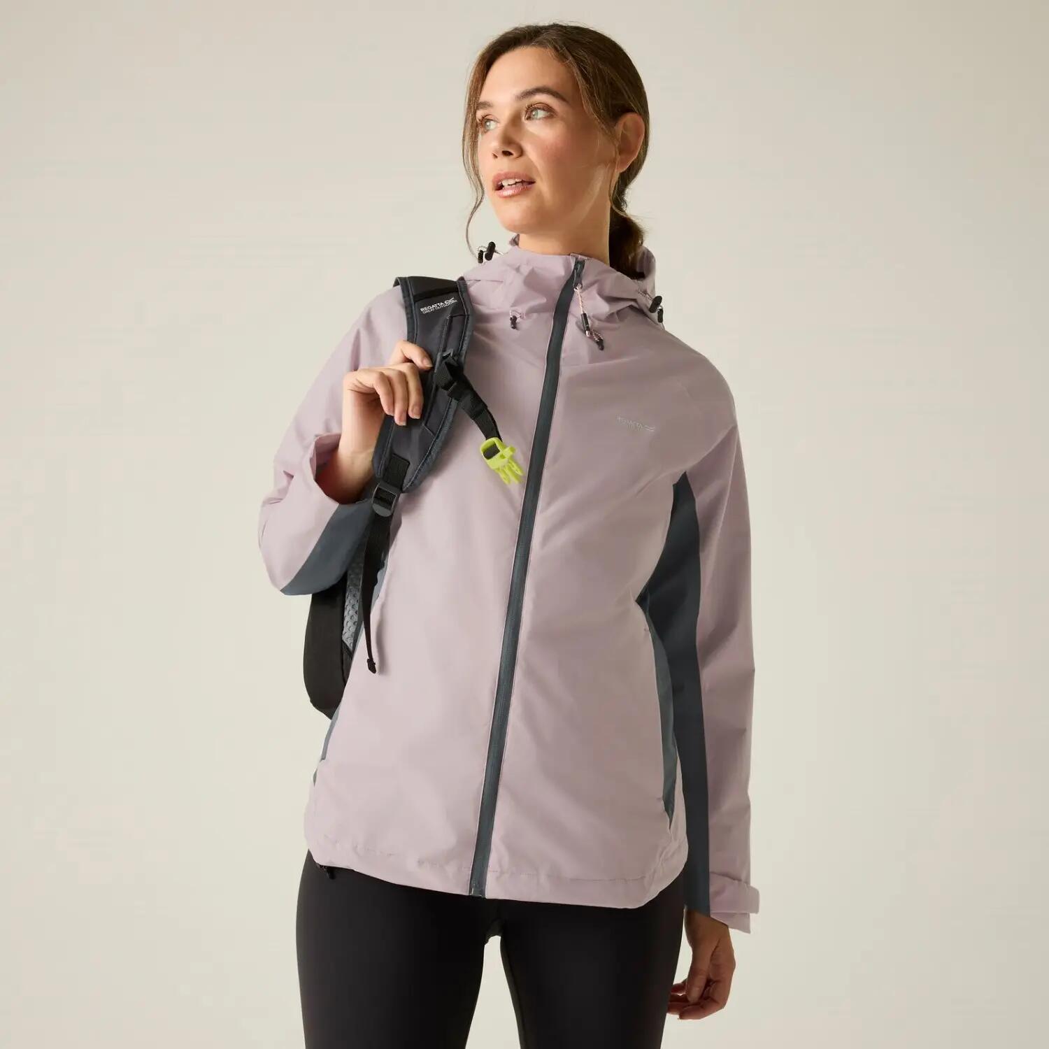Chaqueta impermeable de senderismo con capucha y paneles Frina para mujer 2/7
