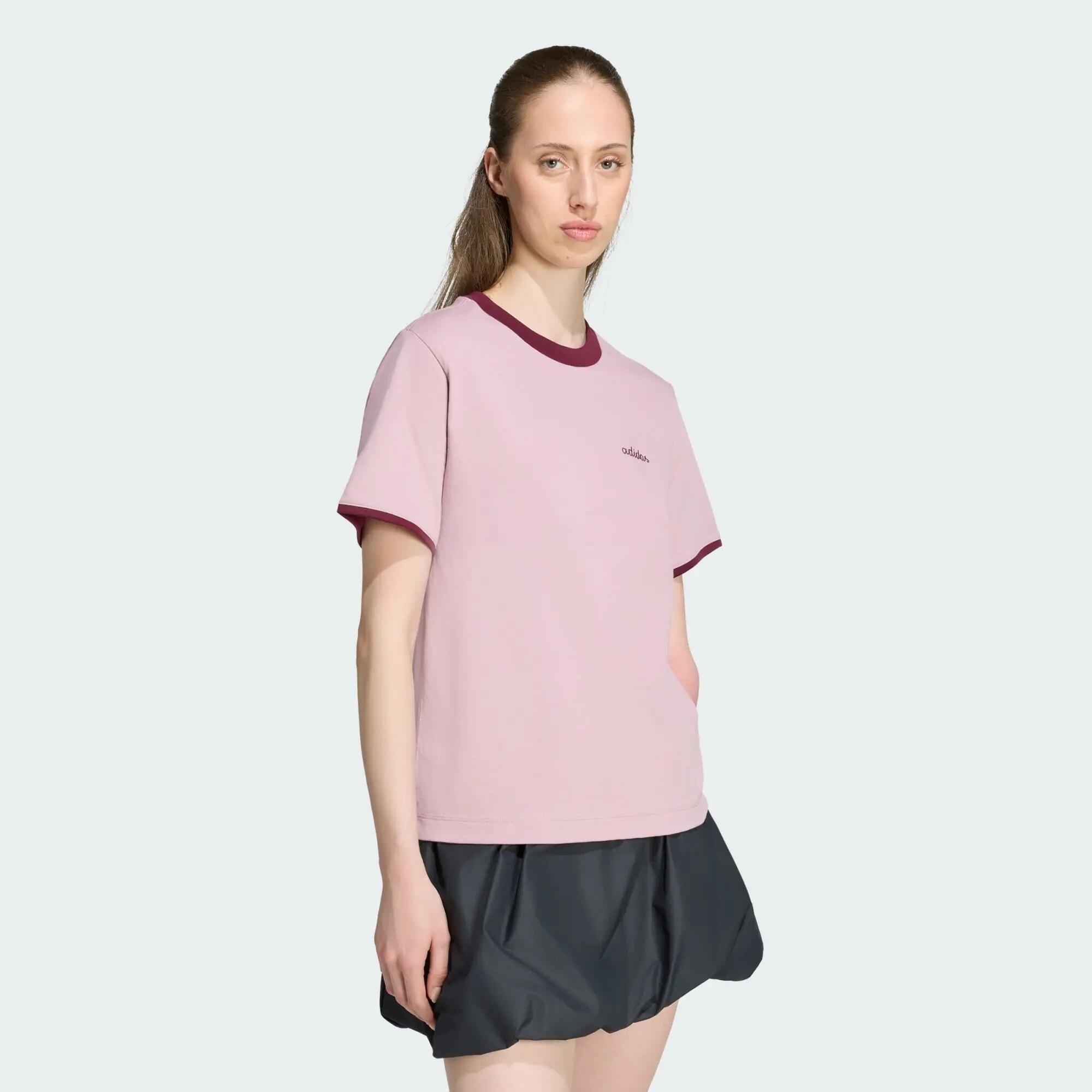 T-shirt Seasonal Essentials Colorpop com gráfico bordado 2/5