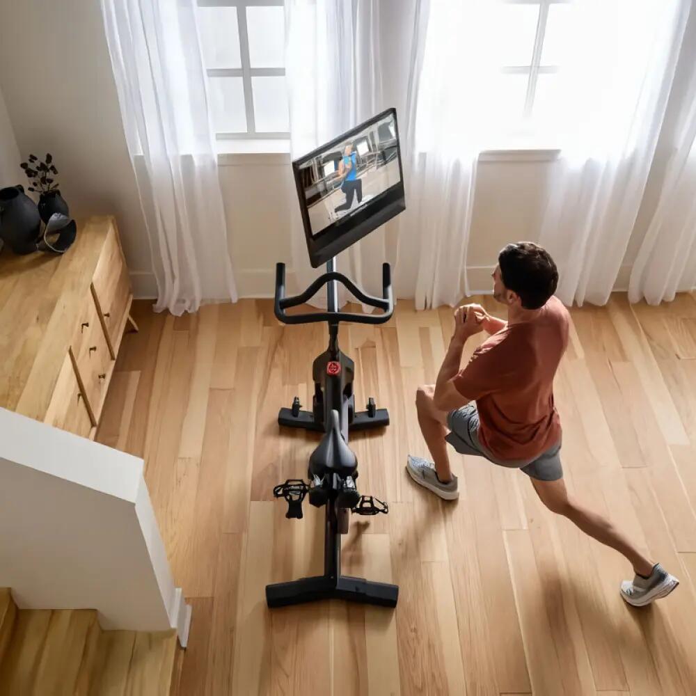 Vélo d'appartement 24 Studio Bike / 24 Niveaux de résistances + deux haltères 8/10
