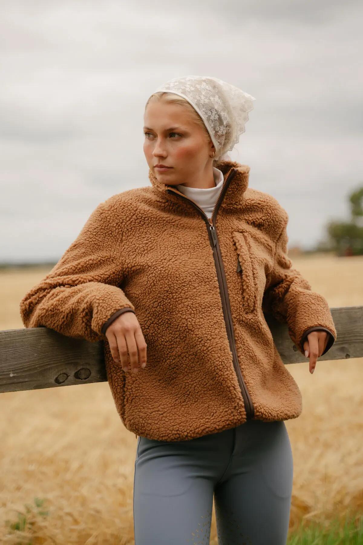 POMME EQUESTRIAN picture