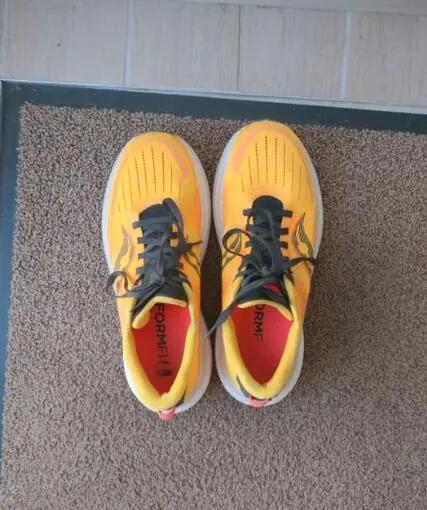 SAUCONY picture