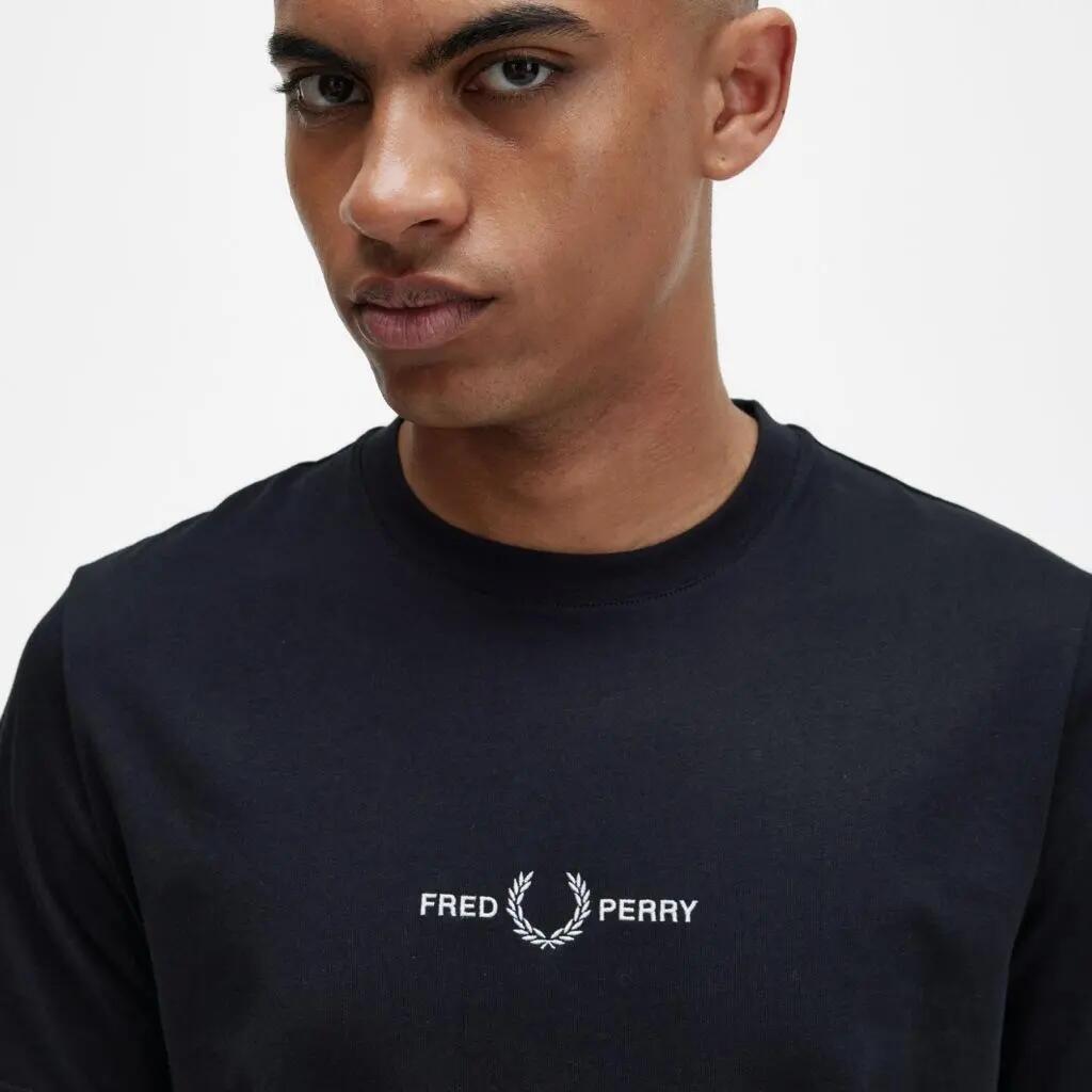 T-shirt Fred Perry Modèle Embroidered T-shirt Couleur Noir 4/5