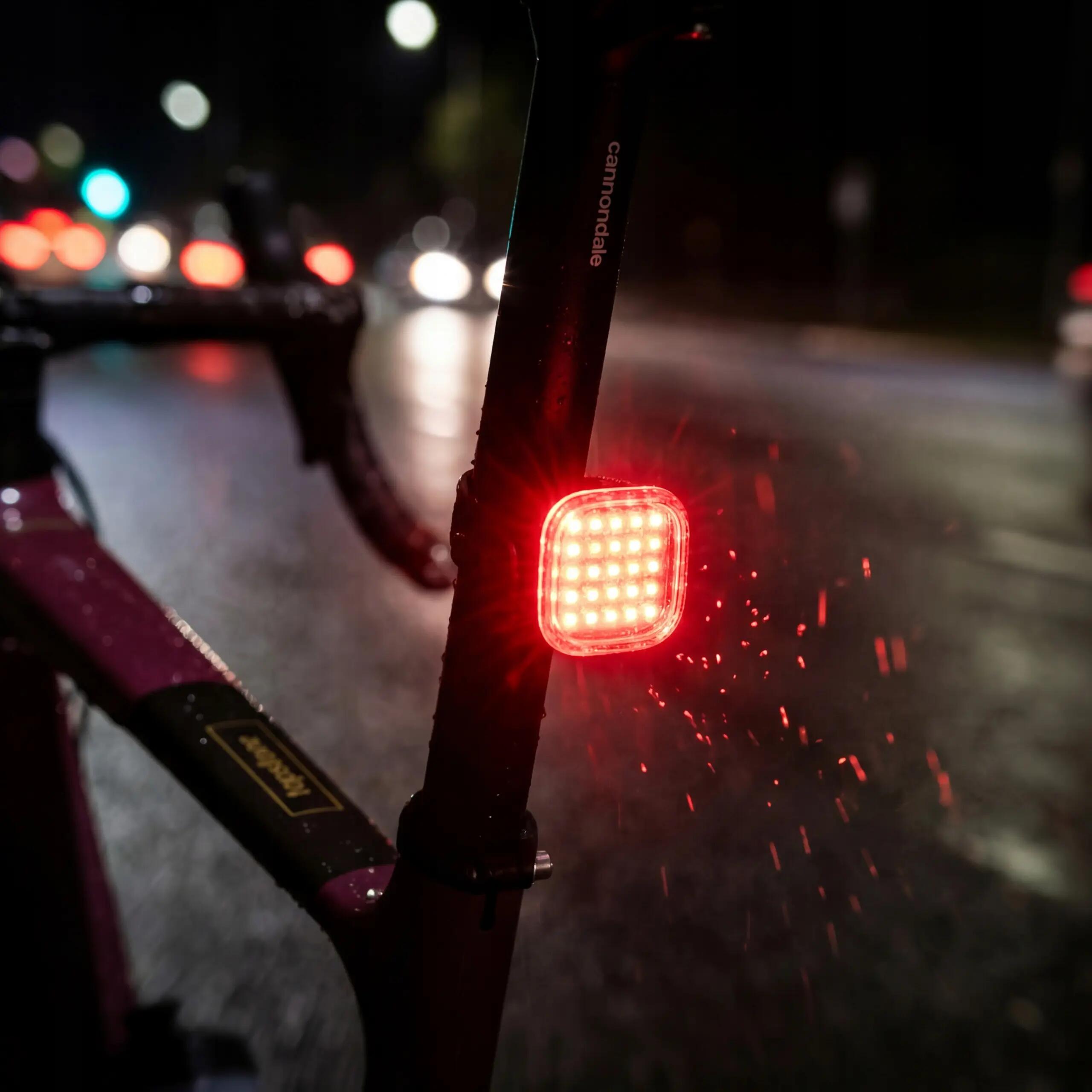 Set di luci per bicicletta anteriore e posteriore Vayox VAF300 + VAR60 USB-C 9/16