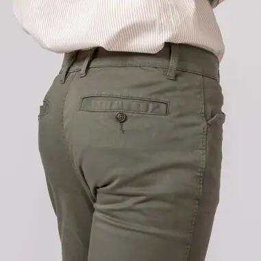 PANTALON CAMPERO CON BOTONES VERDE 3/4