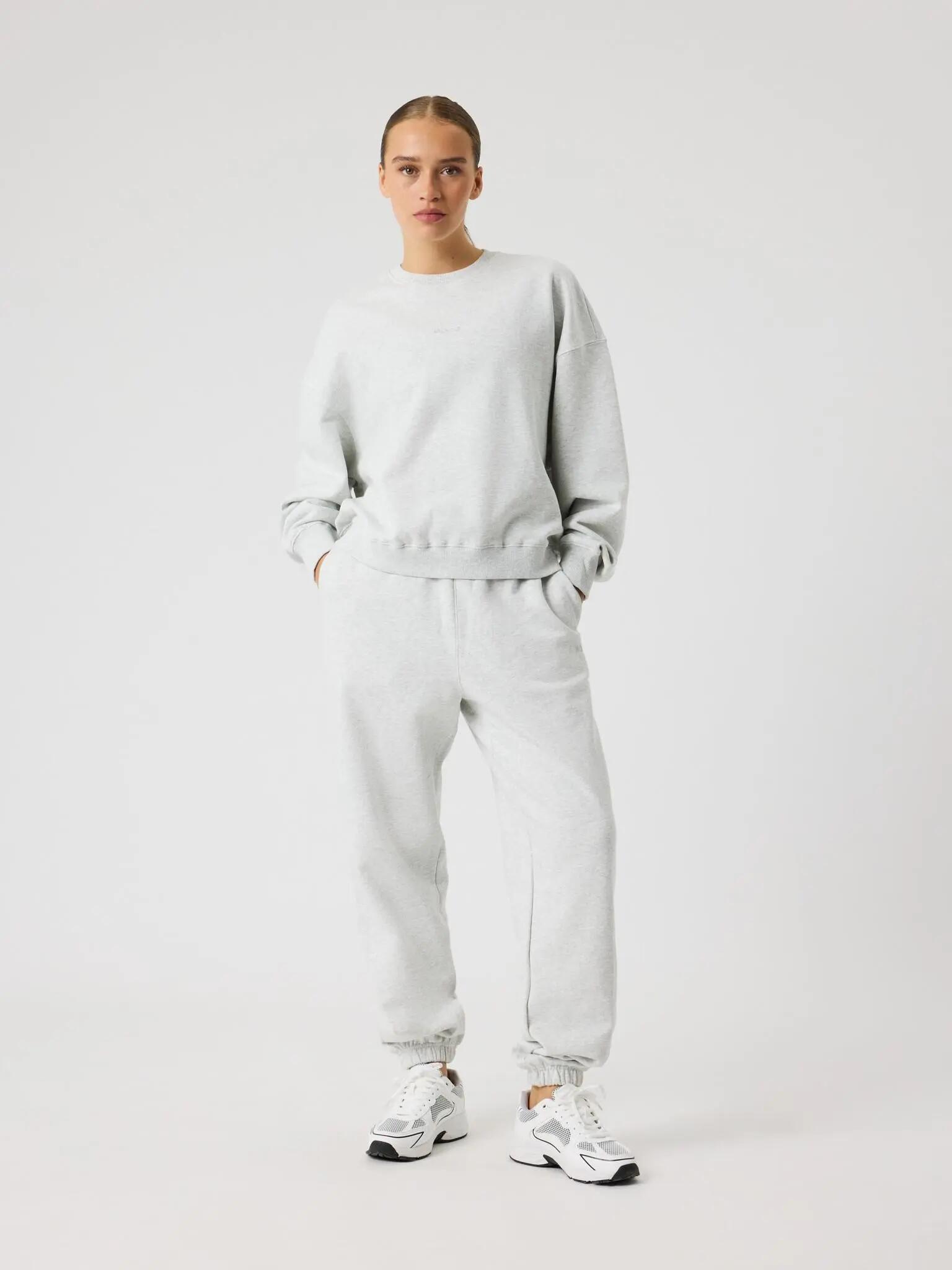 bjorn_borg STUDIO OVERSIZED SWEATPANTS aus Bio-Baumwolle – ULTRA LIGHT GREY 3/5