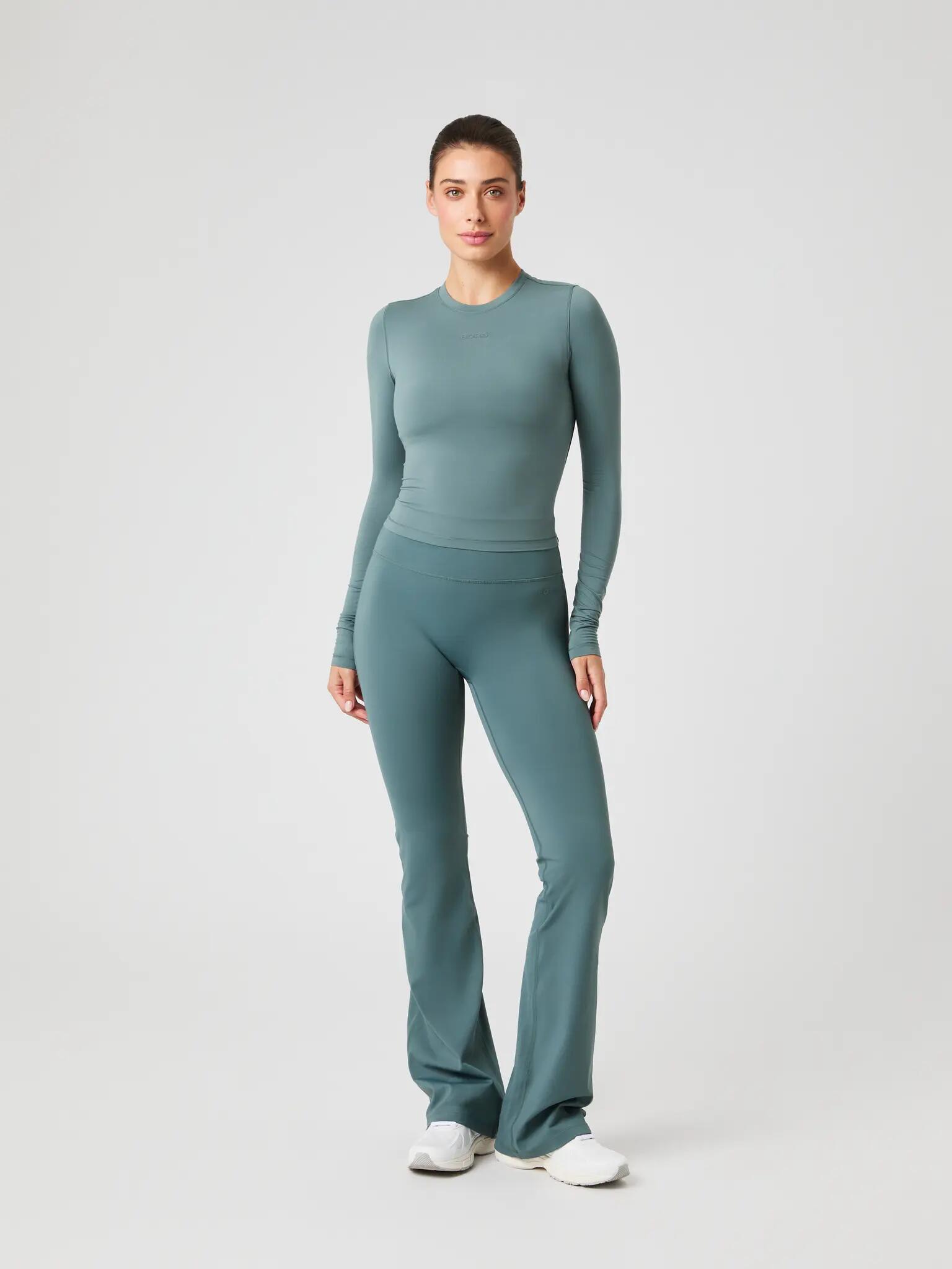 bjorn_borg STUDIO SOFT CROPPED LONGSLEEVE – BALSAM GREEN 3/5
