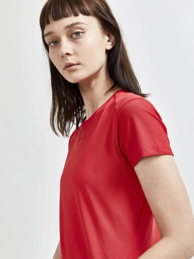 craft T-shirt ADV Essence SS Slim mulher em poliéster reciclado, corte justo 6/7