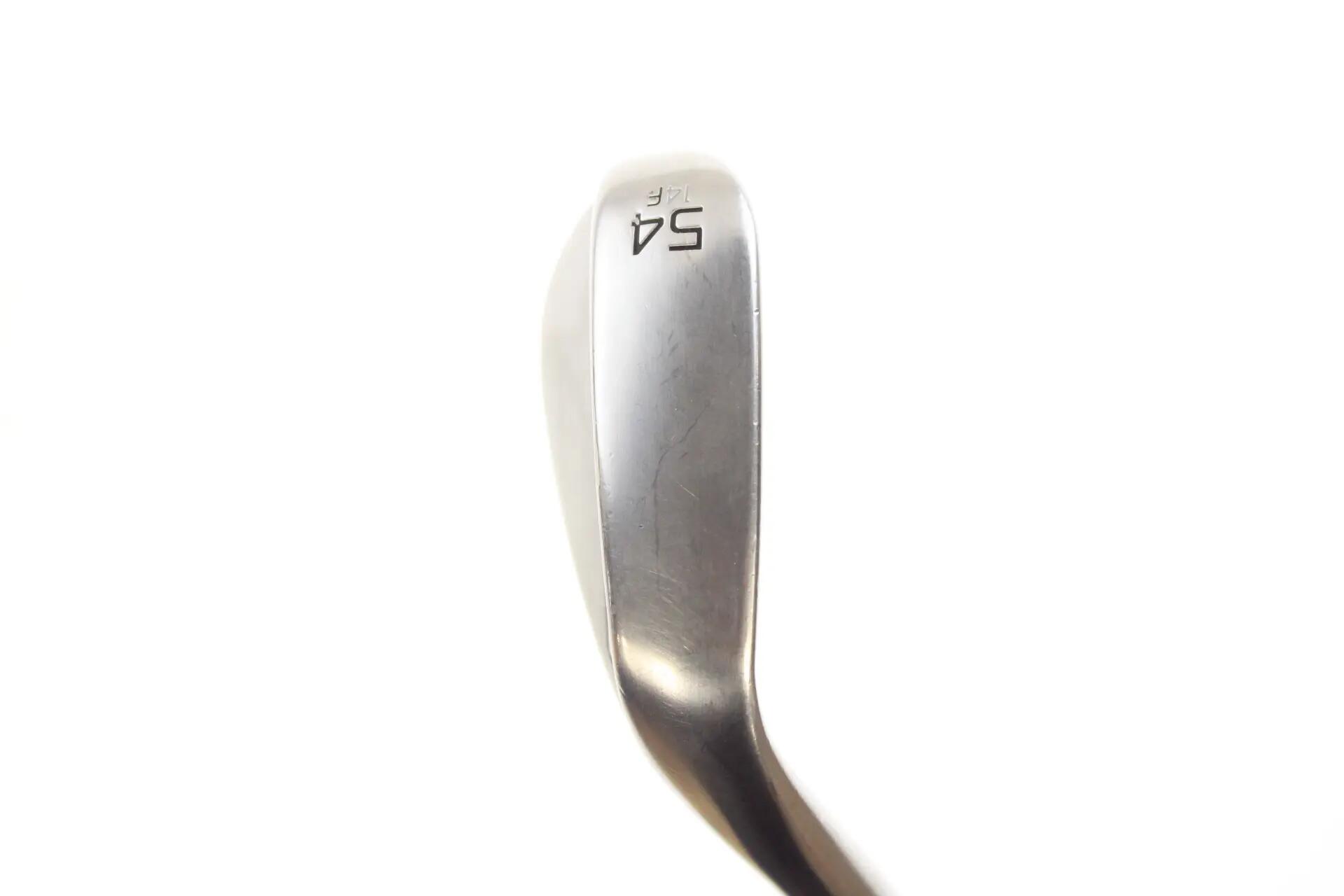 Seconde vie - Titleist Vokey SM10 Tour Chrome F-Grind RH 54-deg Wedge - Good 2/5