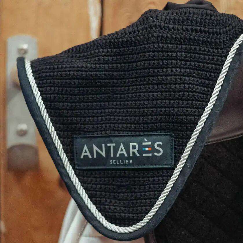 Paardenvliegen hoed Antarès Logo 3/3