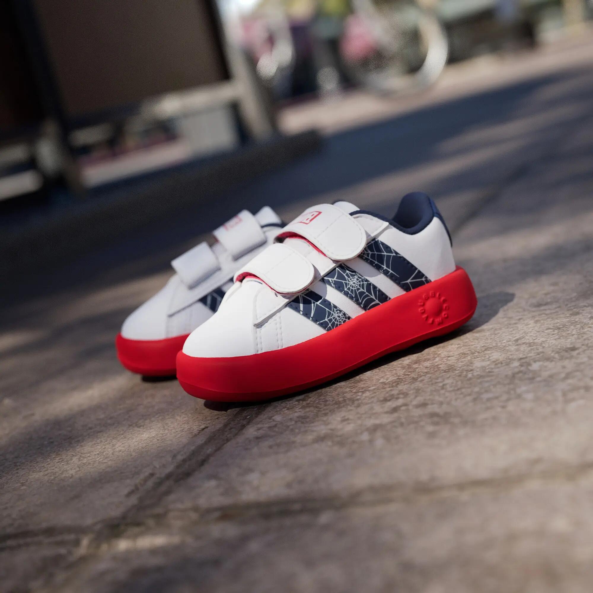 PANTOFELKI DLA NAJMŁODSZYCH ADIDAS MARVEL SPIDER-MAN GRAND 6/15