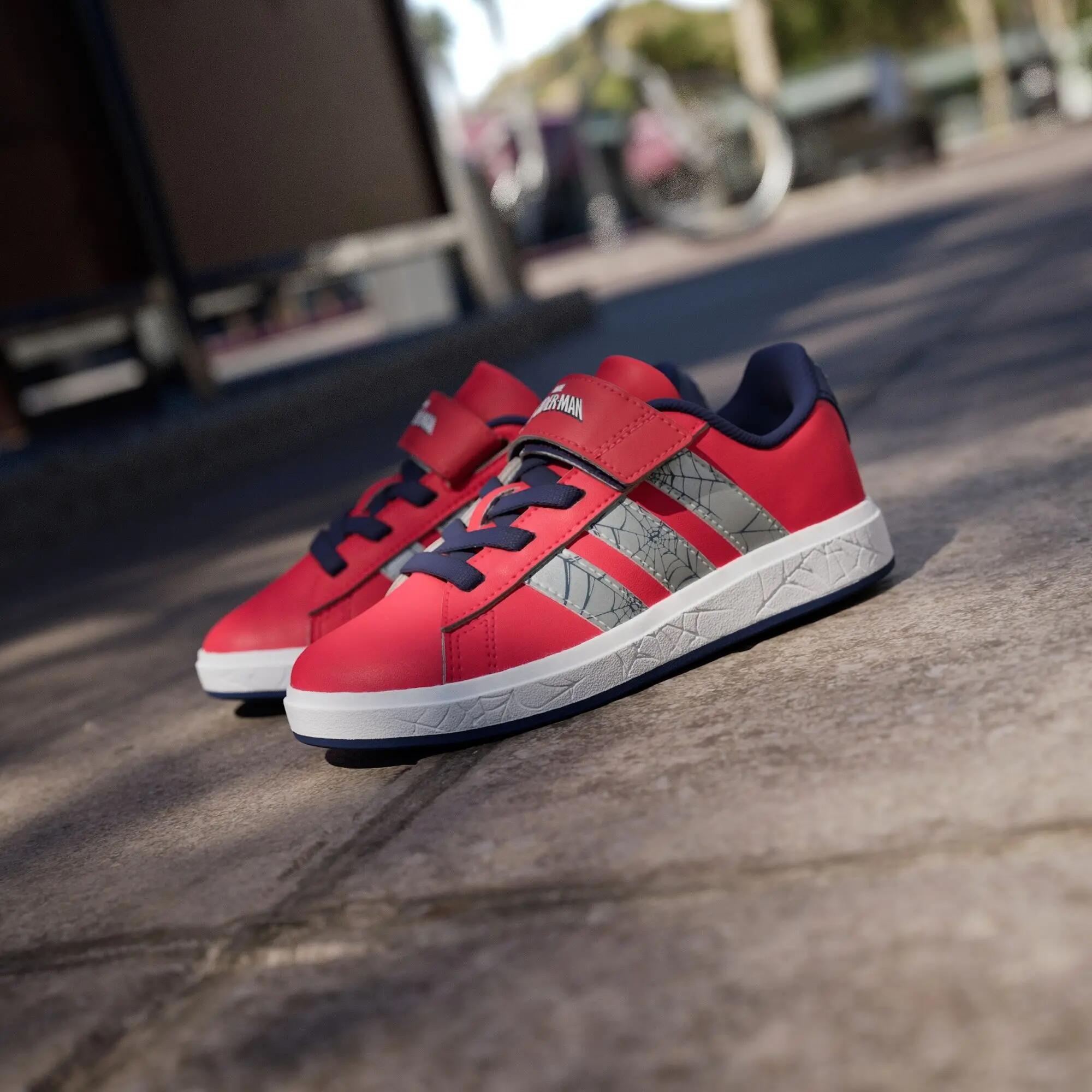 CHAUSSURE ADIDAS MARVEL SPIDER-MAN GRAND COURT ENFANTS 6/15