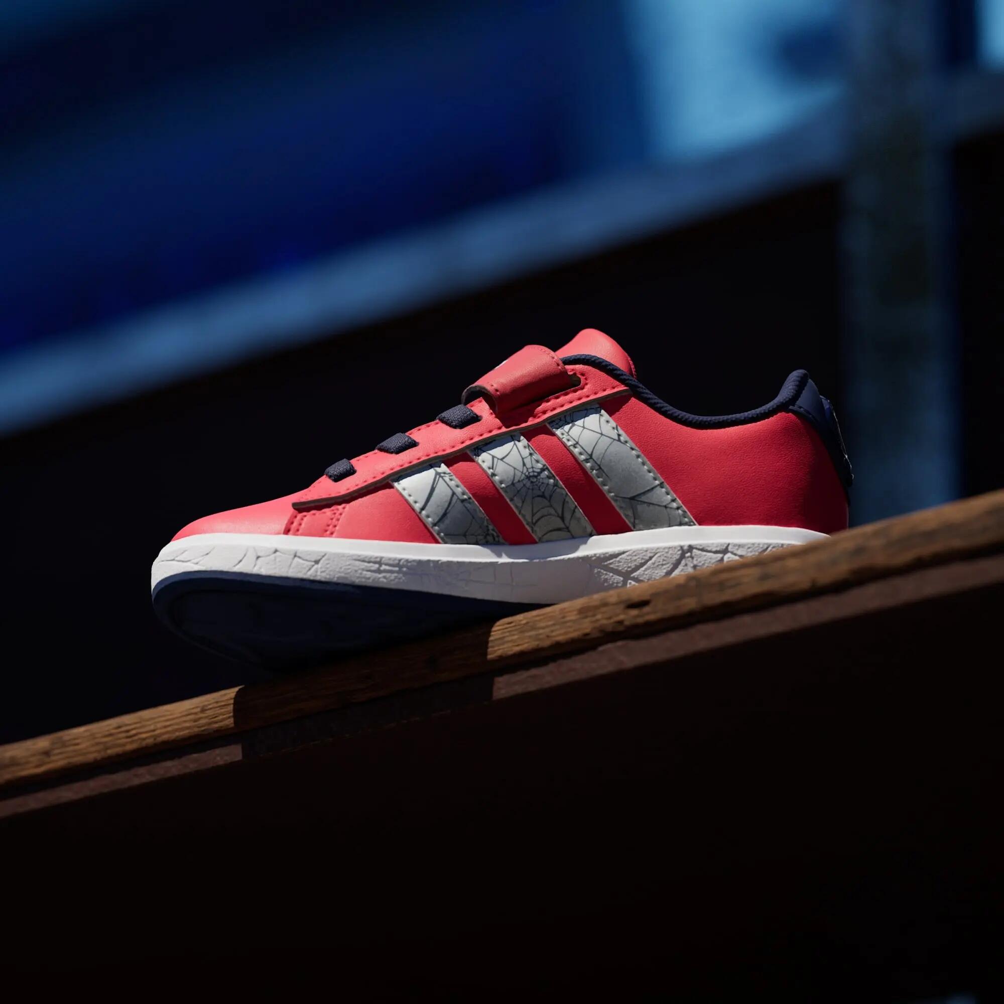 CHAUSSURE ADIDAS MARVEL SPIDER-MAN GRAND COURT ENFANTS 5/15