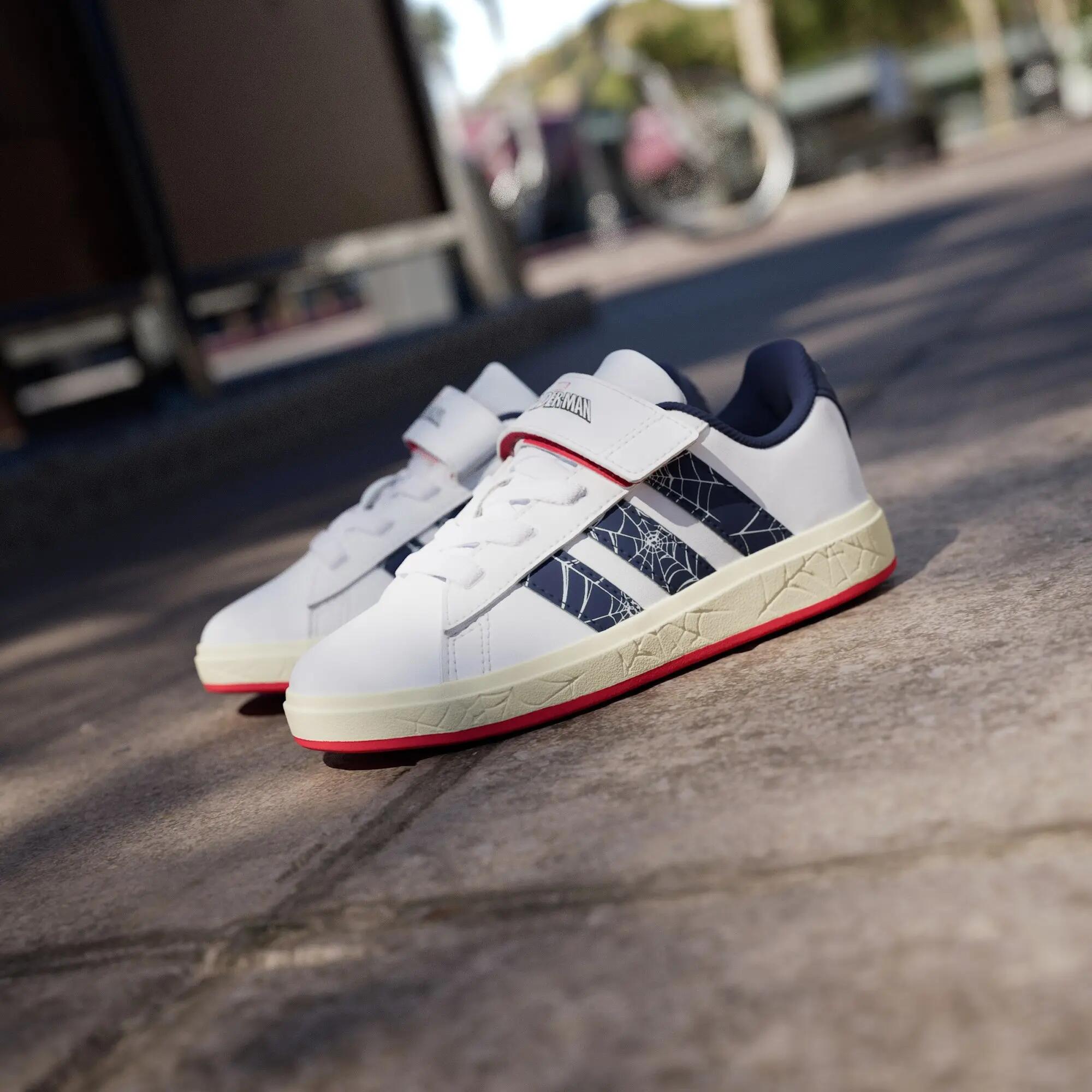SAPATILHAS ADIDAS MARVEL SPIDER-MAN GRAND COURT PARA CRIANÇA 6/15