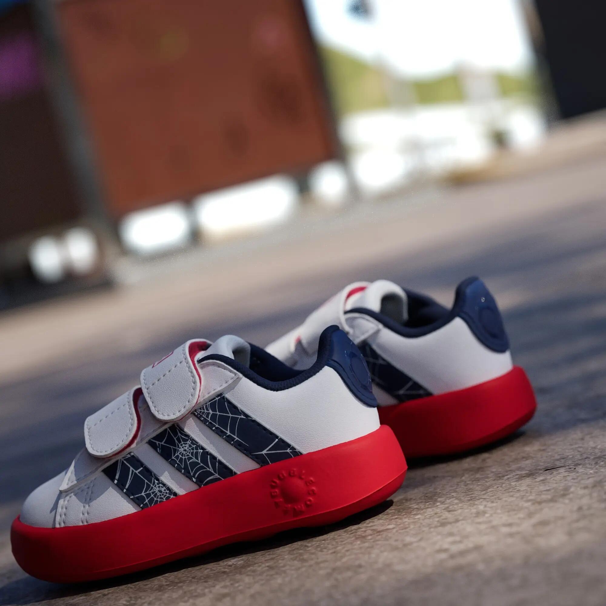 PANTOFELKI DLA NAJMŁODSZYCH ADIDAS MARVEL SPIDER-MAN GRAND 15/15