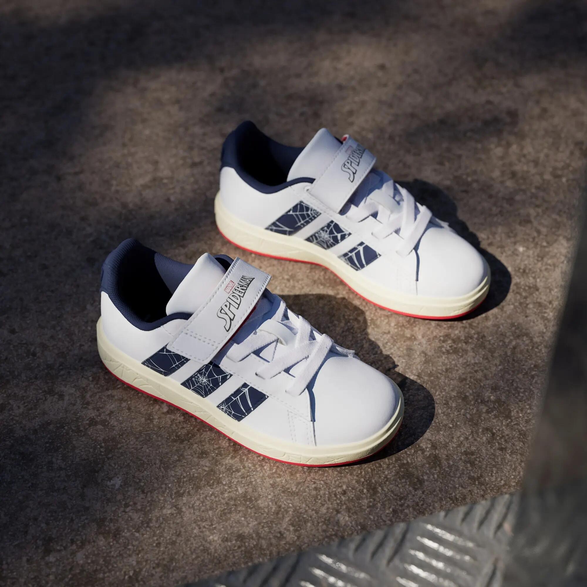 SAPATILHAS ADIDAS MARVEL SPIDER-MAN GRAND COURT PARA CRIANÇA 4/15