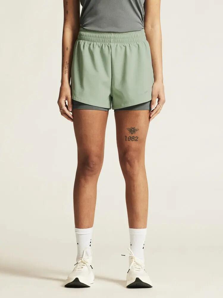 craft ADV Essence 2-In-1 Shorts 2 W – Calção 2‑em‑1 com legging interior 6/7