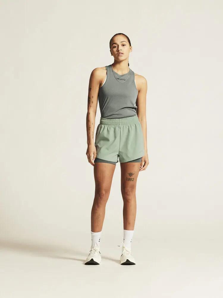 craft ADV Essence 2-In-1 Shorts 2 W – Calção 2‑em‑1 com legging interior 4/7