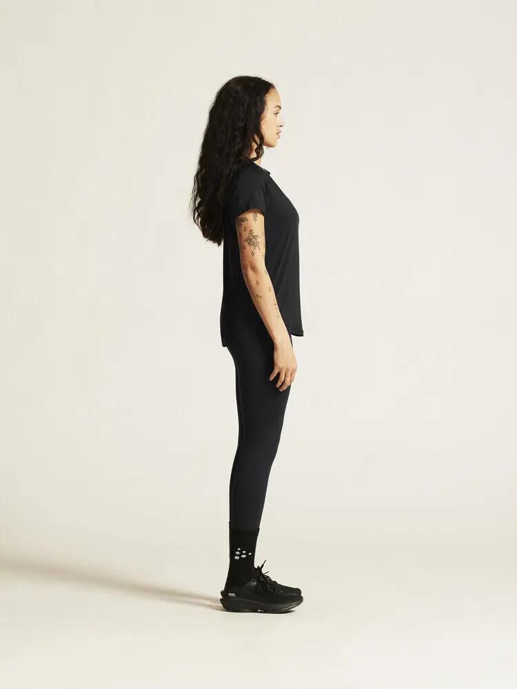 craft Collective SS Tee W em poliéster reciclado, corte regular 7/7