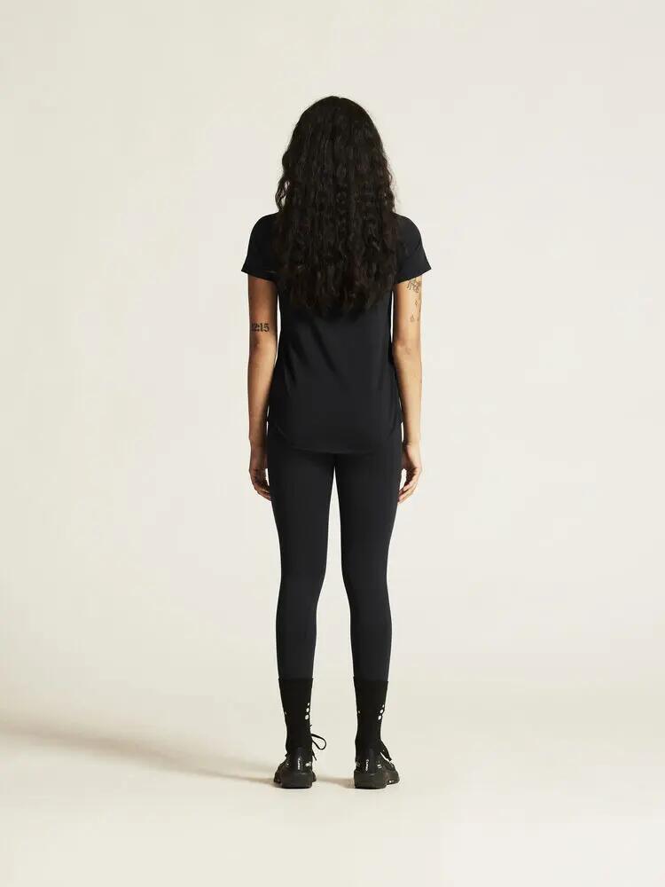 craft Collective SS Tee W em poliéster reciclado, corte regular 5/7
