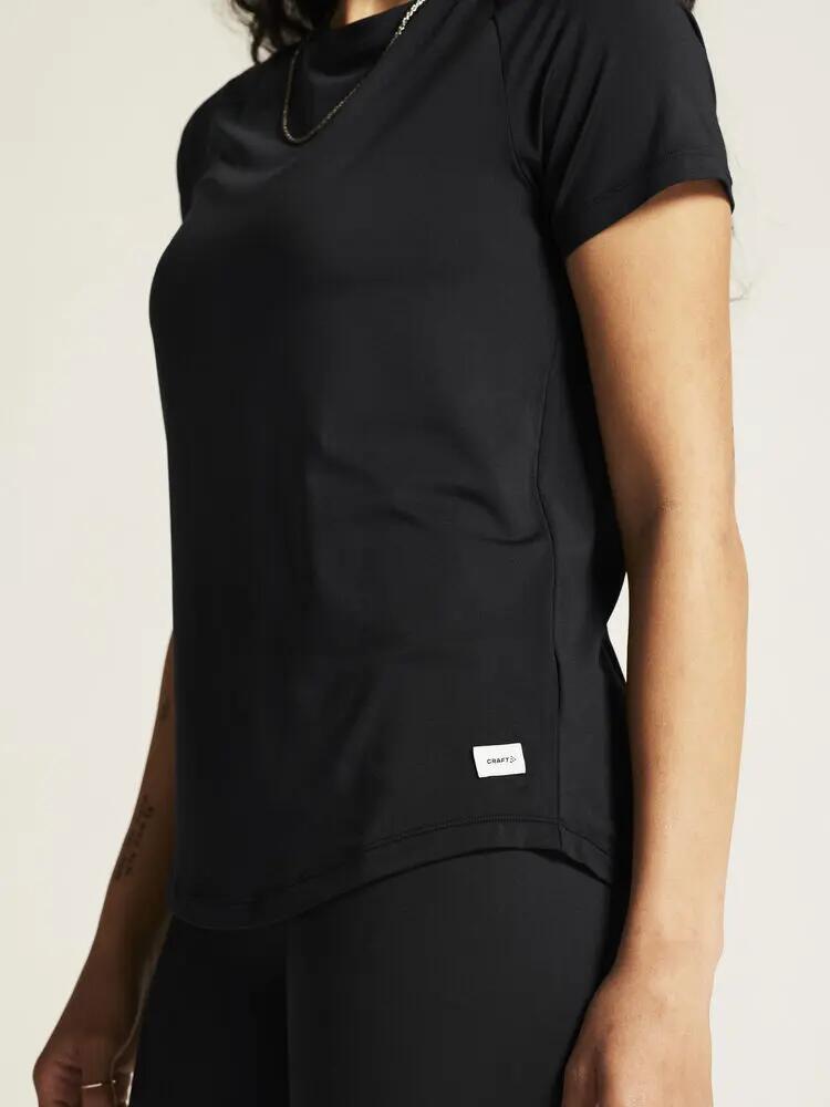 craft Collective SS Tee W em poliéster reciclado, corte regular 3/7