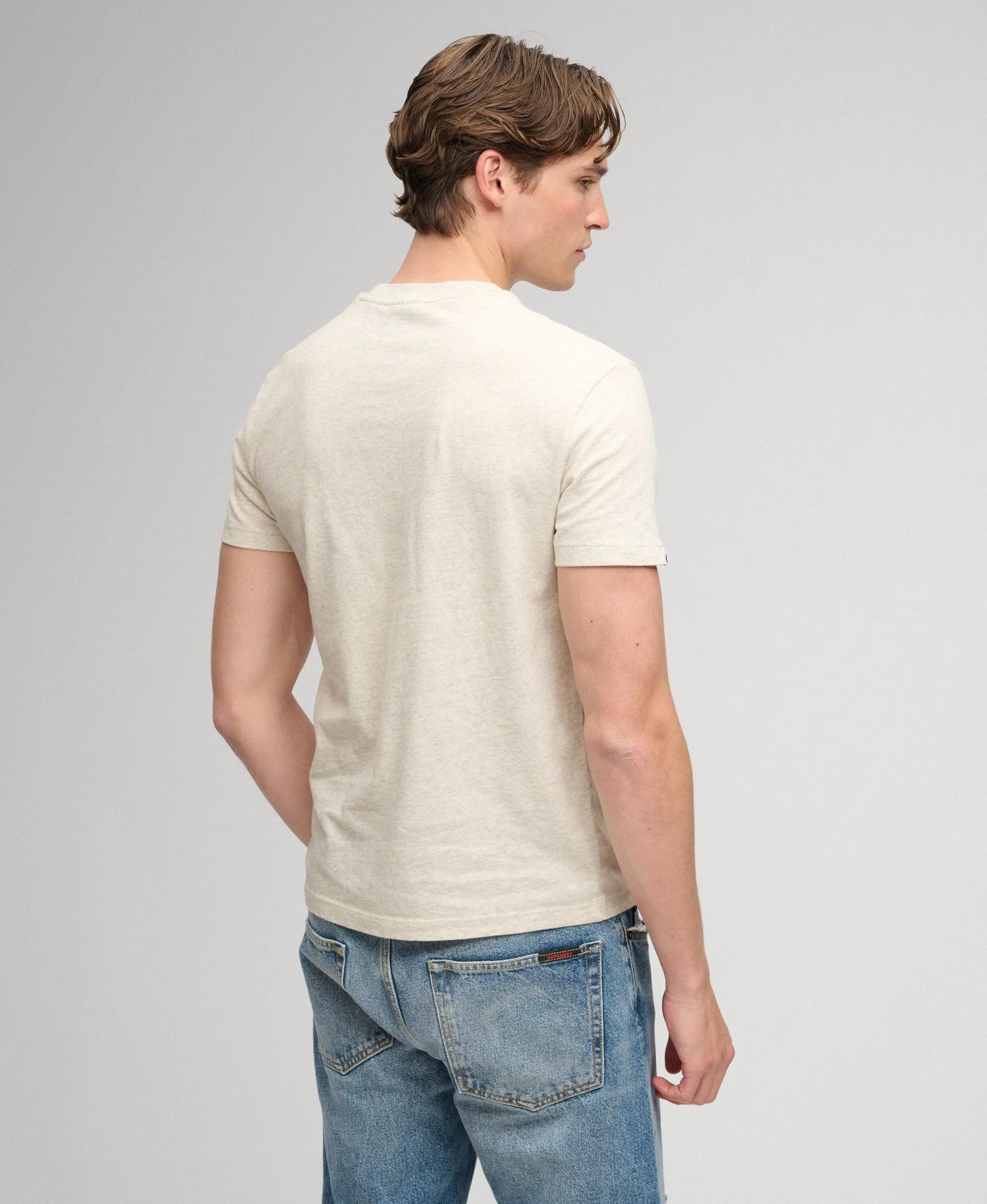 superdry Essential Serif Logo Stick T-Shirt aus Bio-Baumwolle 5/6