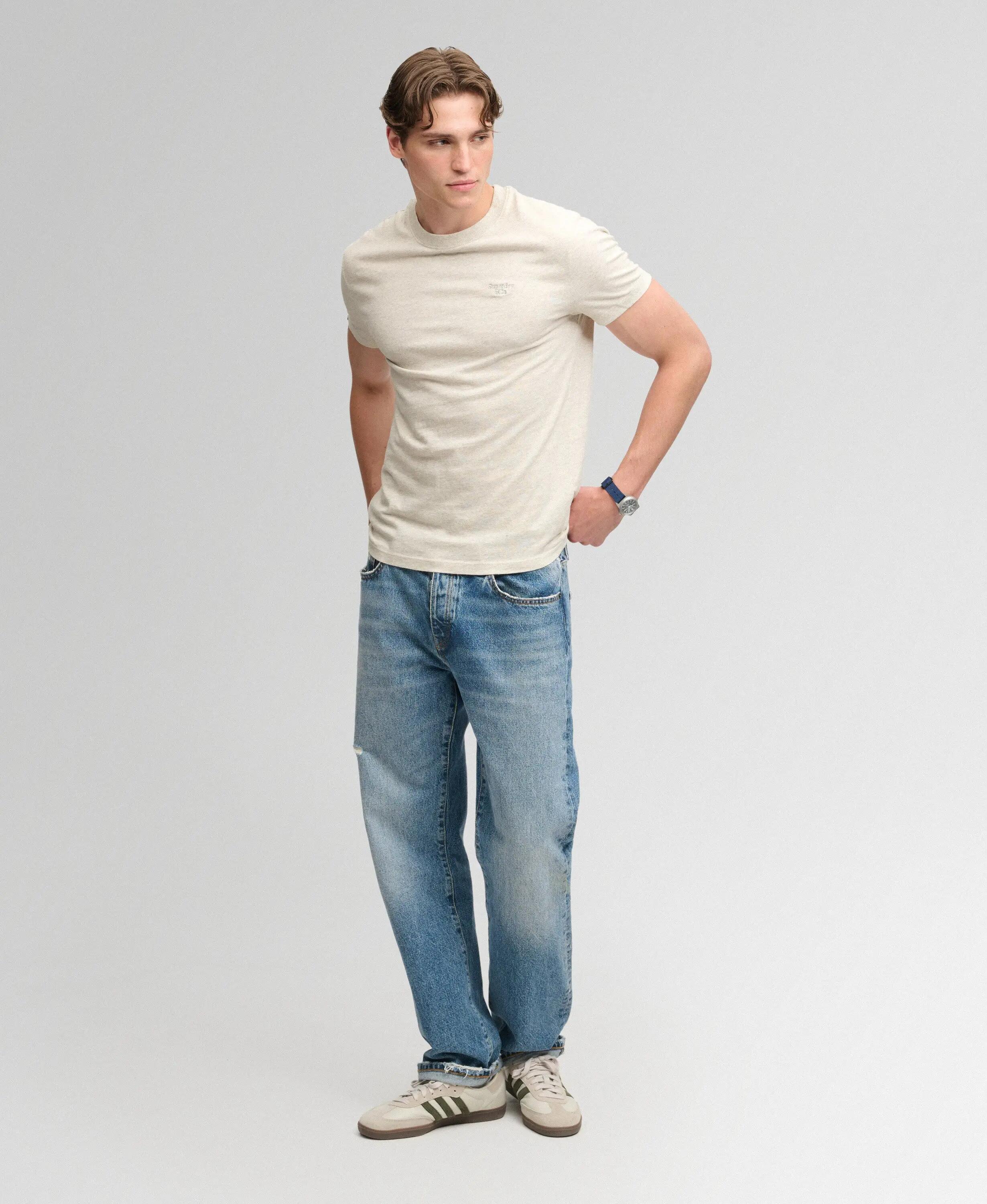 superdry Essential Serif Logo Stick T-Shirt aus Bio-Baumwolle 3/6
