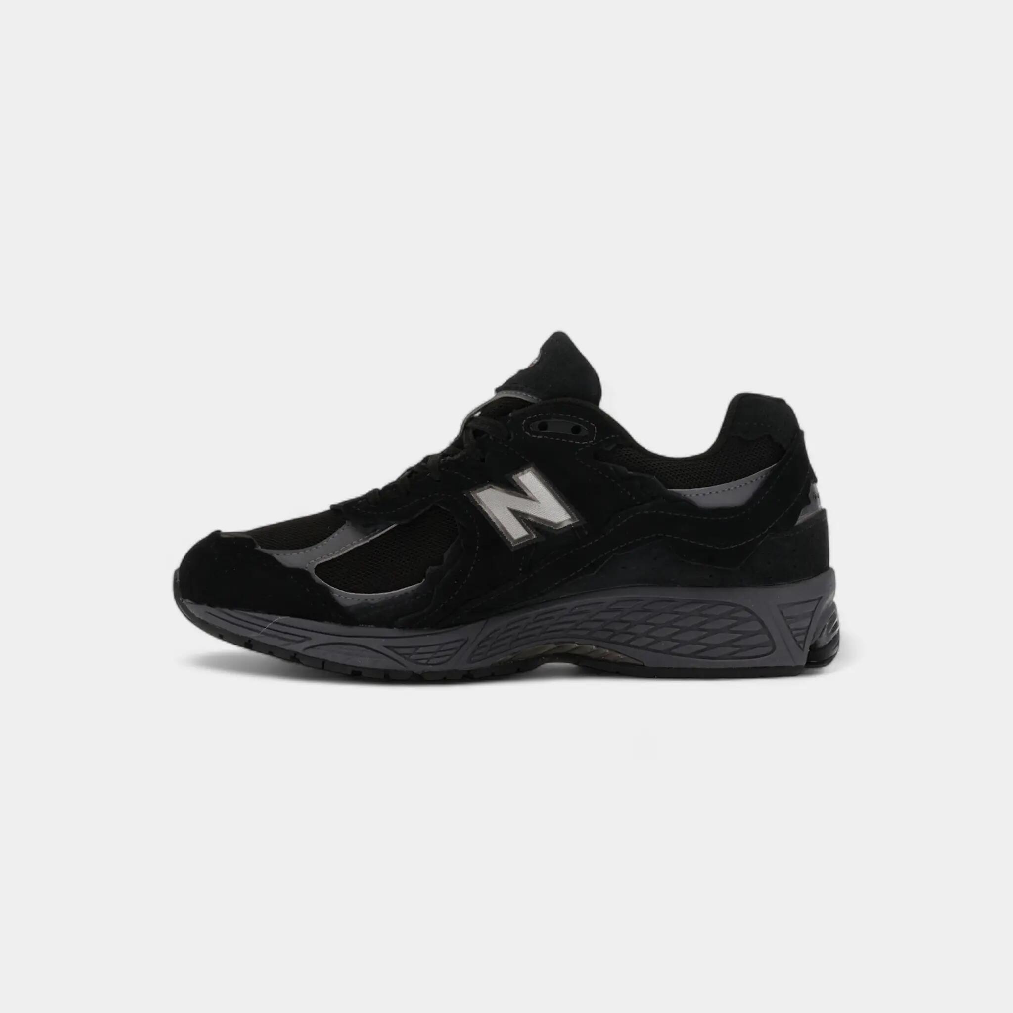 New Balance 2002R Gore-Tex Protection Pack Black Magnet 4/5