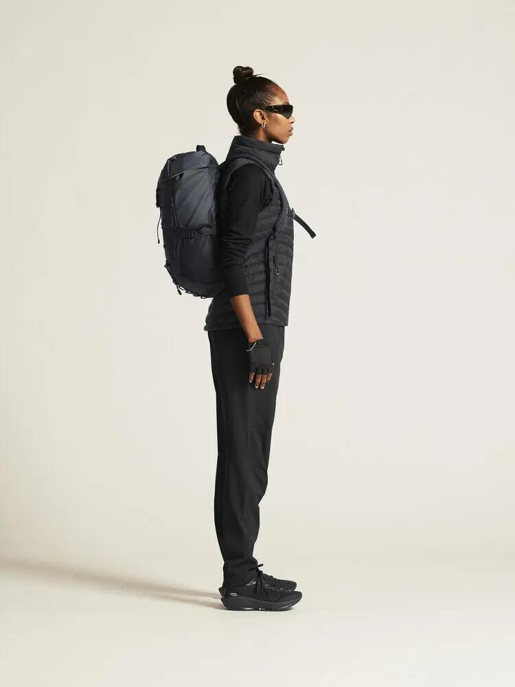 craft ADV Explore Lt. Down Vest W — Colete leve de penas, preto 4/7