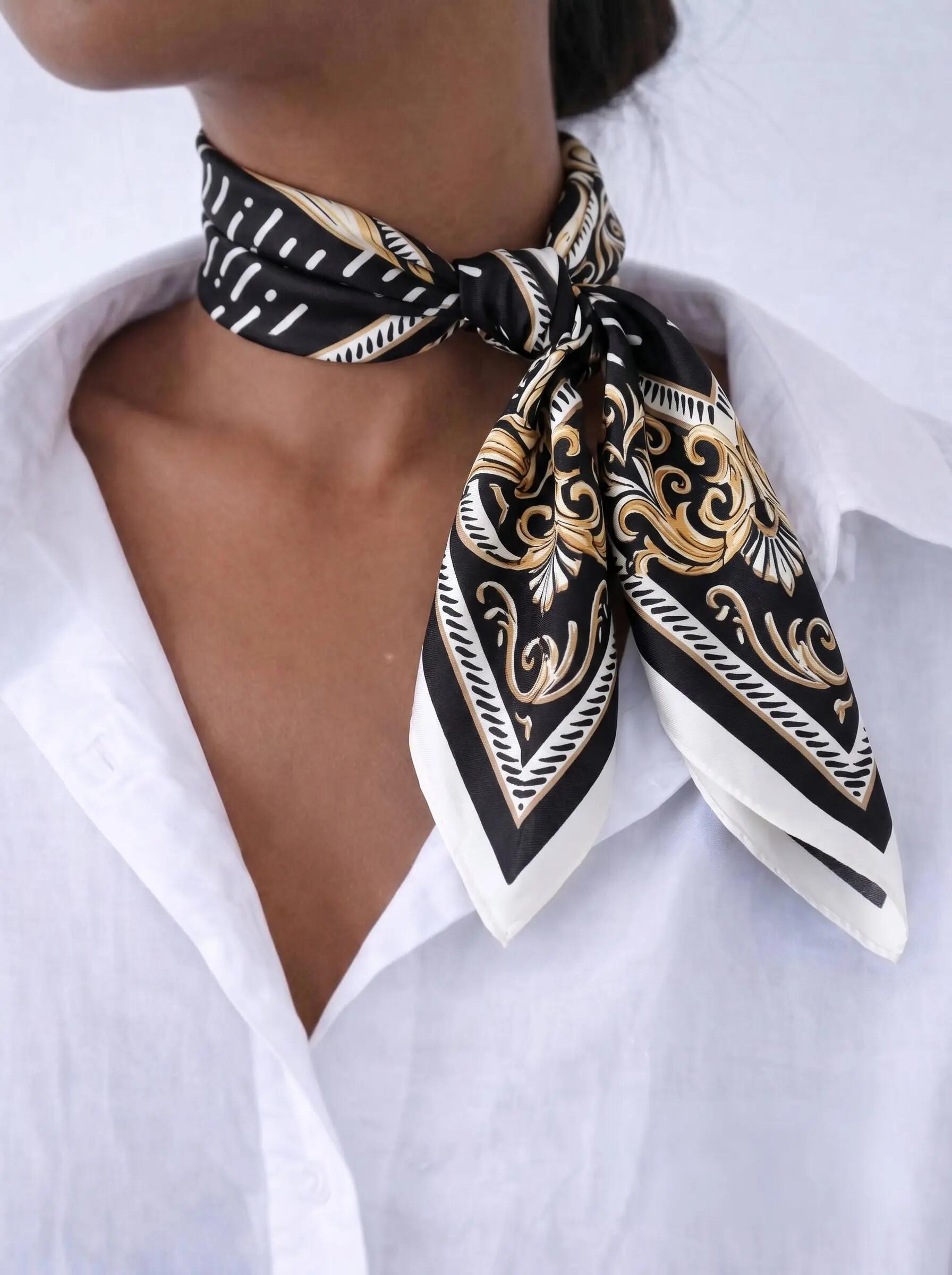 Foulard femme WINGS 90x90 cm motif baroque noir 2/6