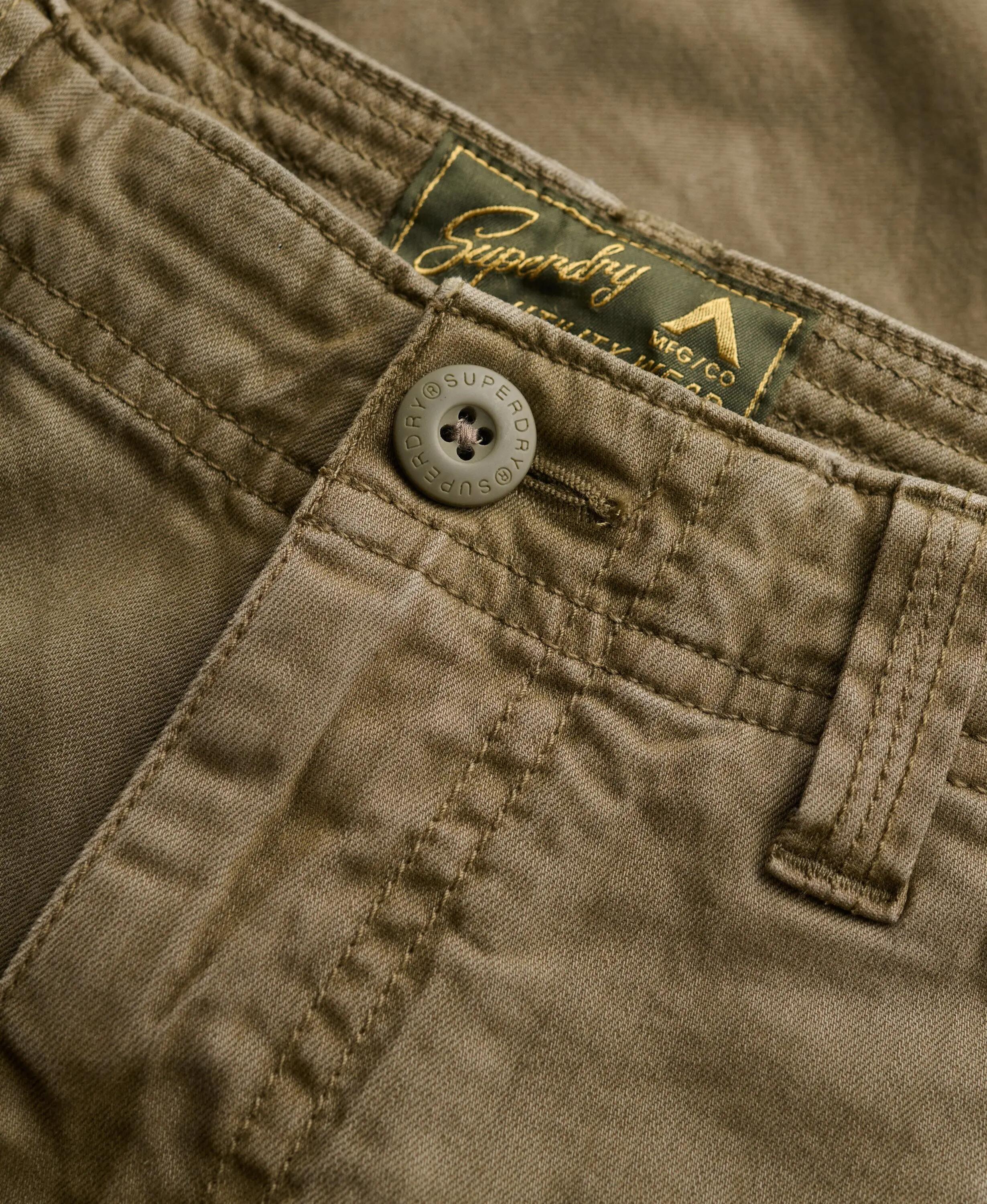 superdry Core Cargo Shorts Chive Green in Baumwoll-Stretch 6/7