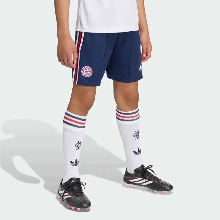 Krótki strój na zewnątrz dla dzieci Bayern Monachium 2026/27 2/5