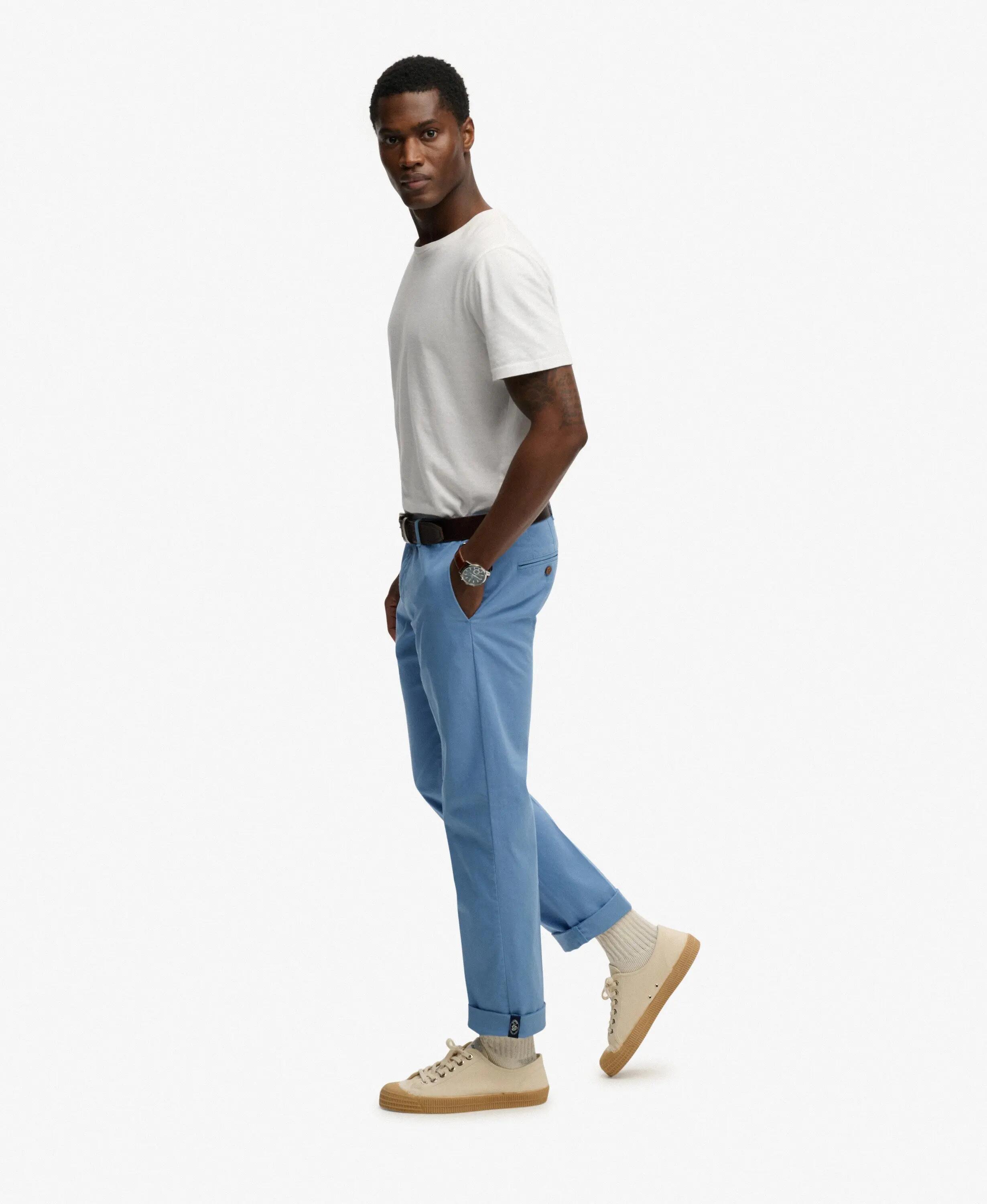 superdry Premium Regular Chinos em algodão com elastano – WASHED BLUE 3/7