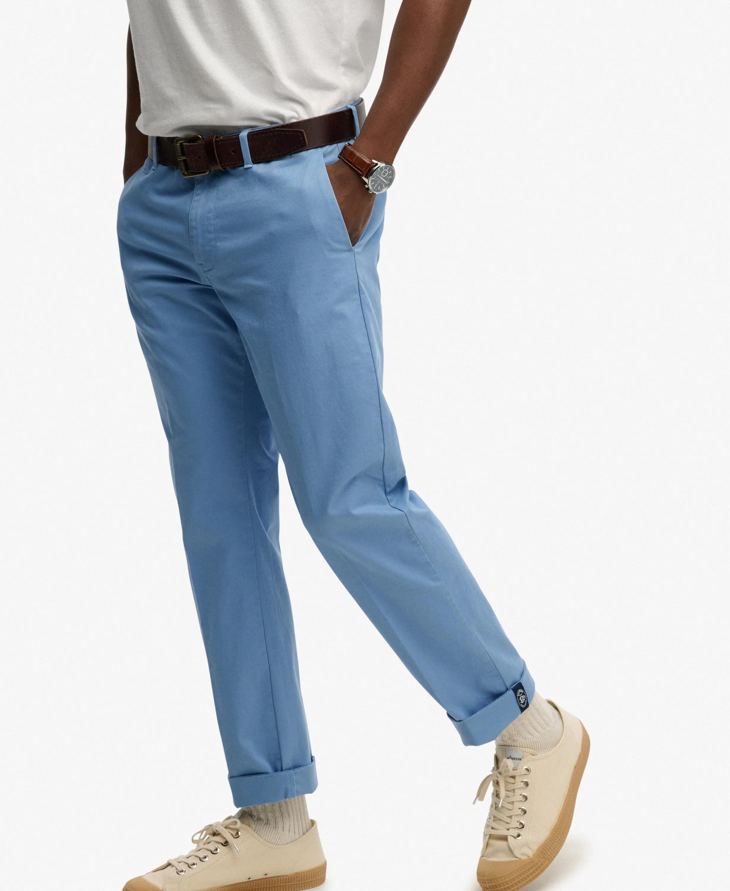 superdry Premium Regular Chinos em algodão com elastano – WASHED BLUE 2/7