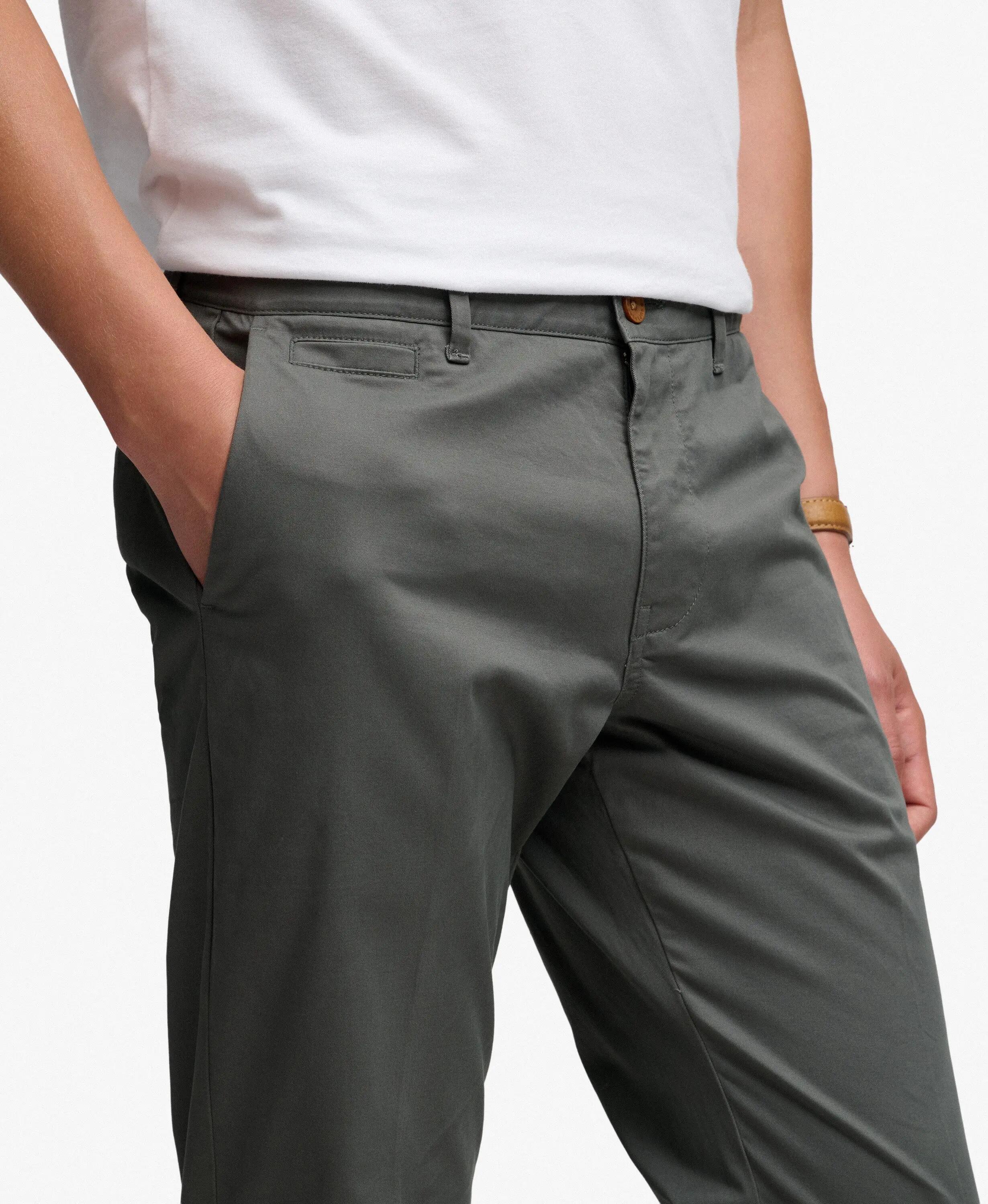 superdry Premium Regular Chinos em algodão elástico – Balsam Green 2/7