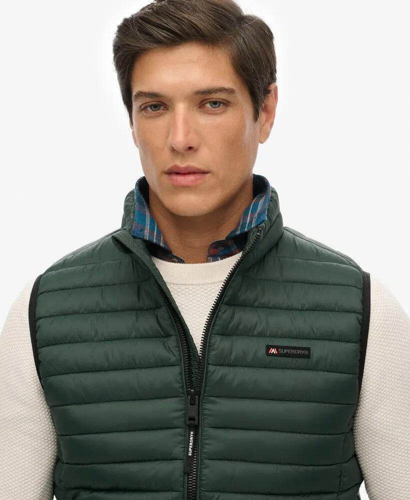 superdry Fuji Lite Padded Gilet — colete acolchoado slim em nylon reciclado 4/7