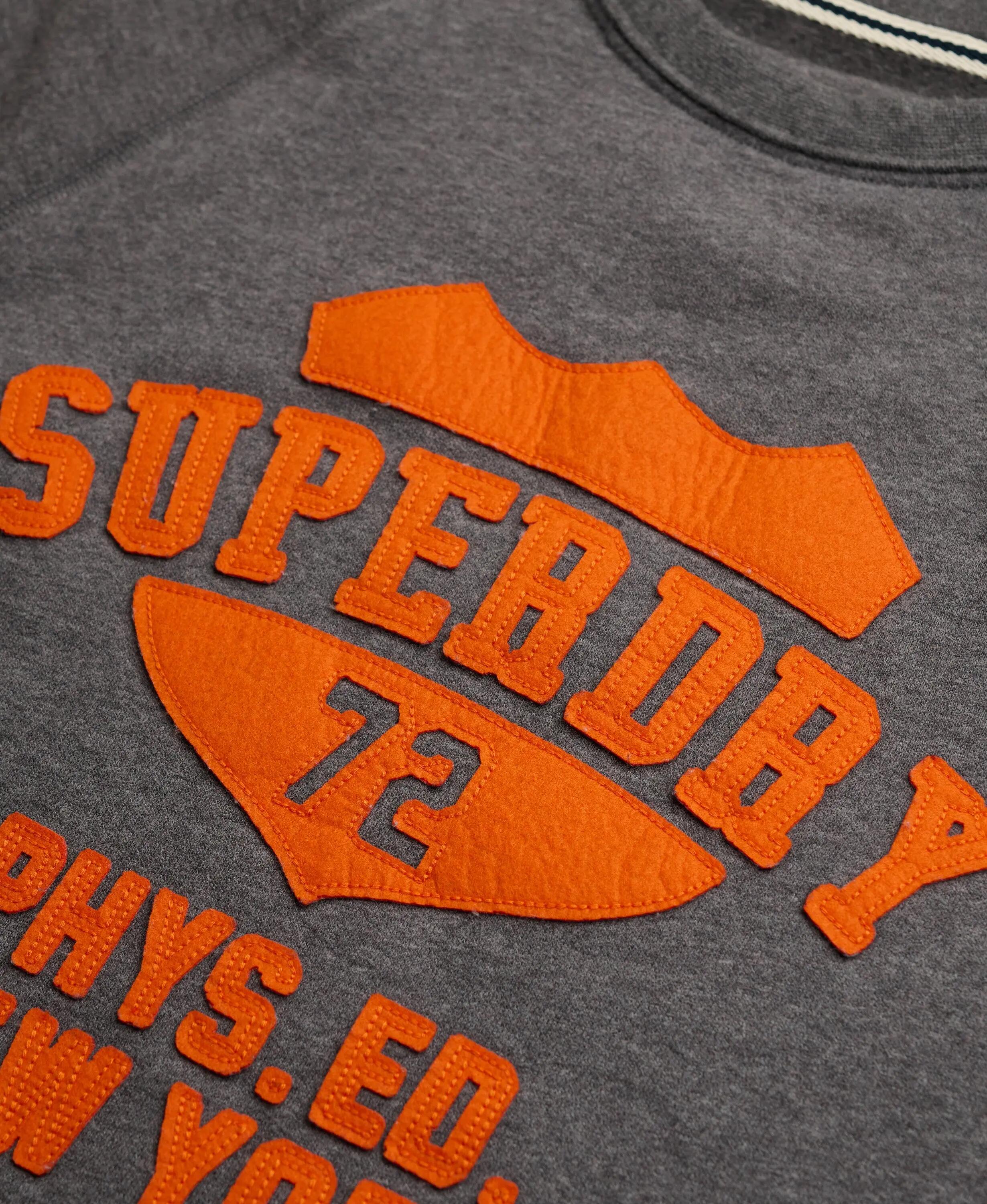 superdry Sweatshirt masculina Athletic Felt Applique gola redonda – corte 6/7