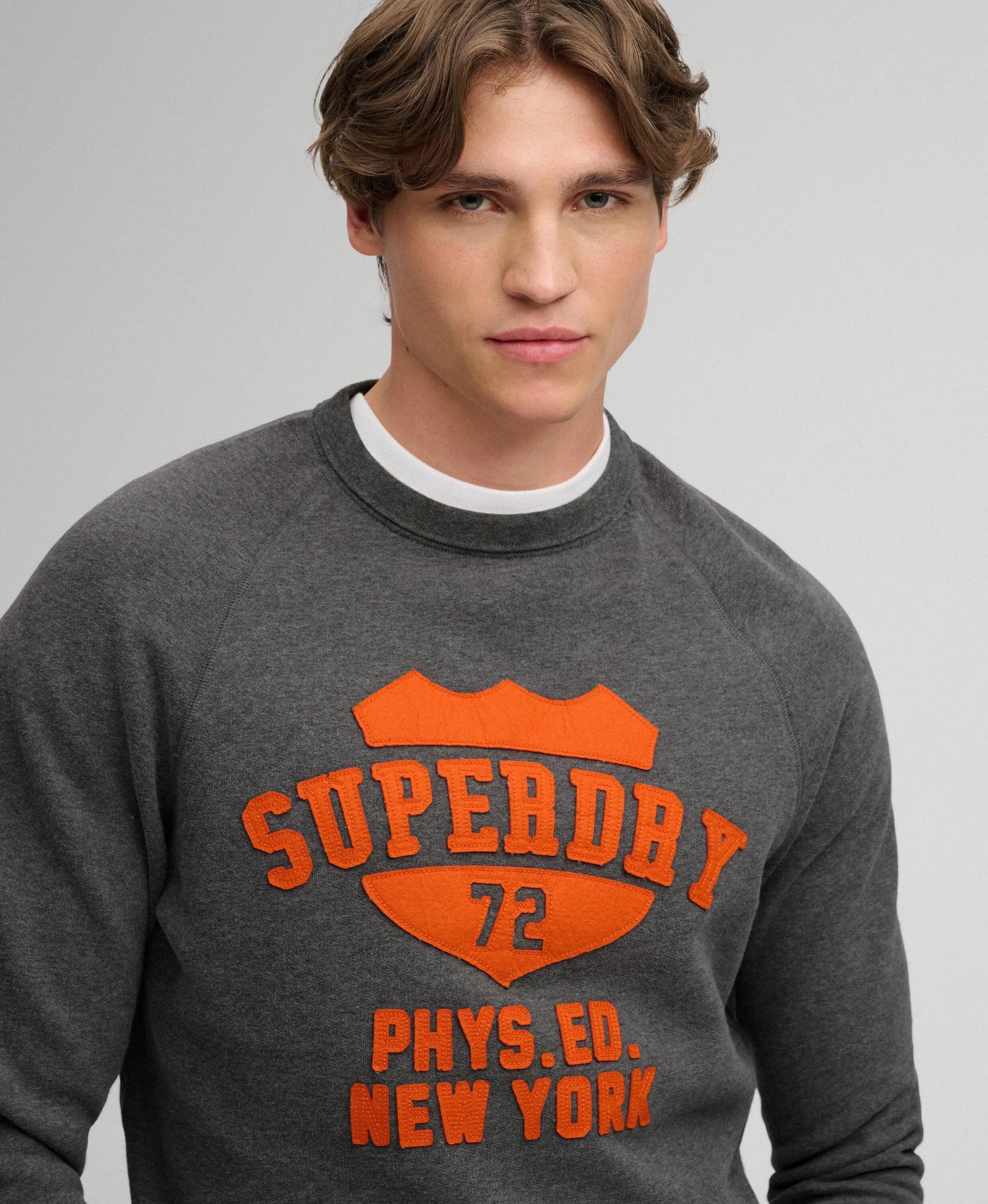 superdry Sweatshirt masculina Athletic Felt Applique gola redonda – corte 4/7