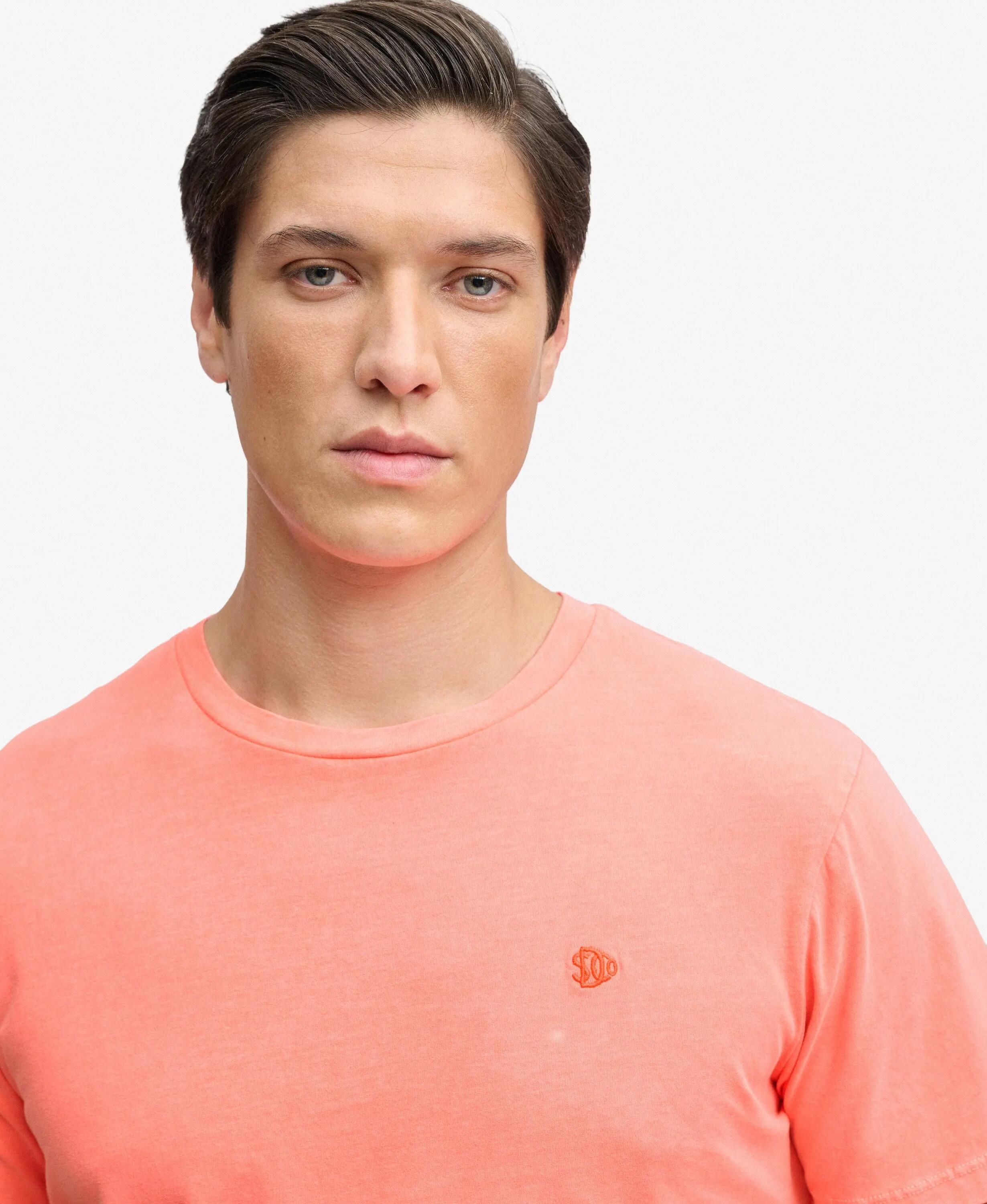 superdry T‑shirt Classic Essential Neon em algodão orgânico — corte relaxed 4/5